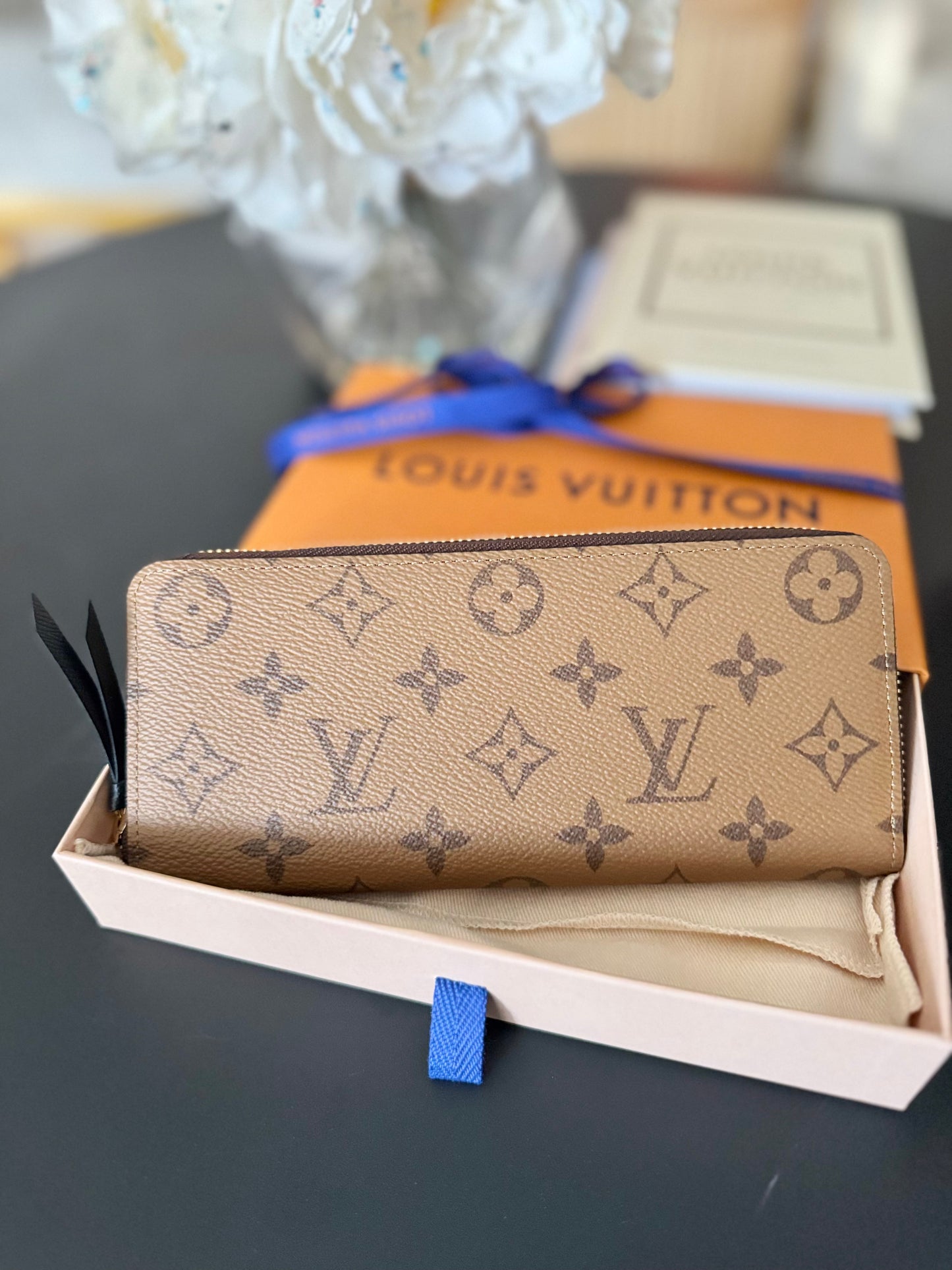 BRAND NEW LOUIS VUITTON CLEMENCE WALLET IN REVERSE MONOGRAM