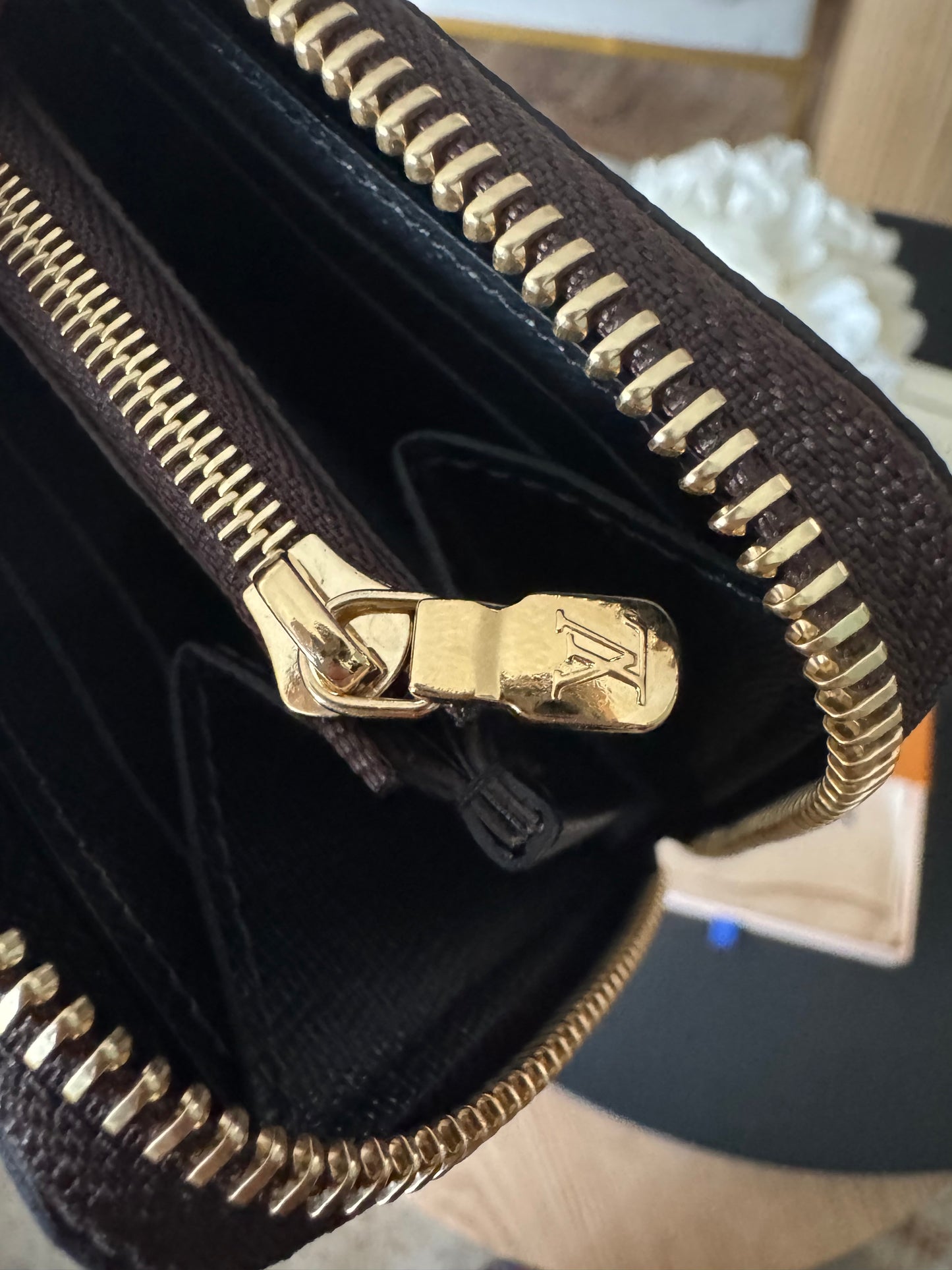 BRAND NEW LOUIS VUITTON CLEMENCE WALLET IN REVERSE MONOGRAM