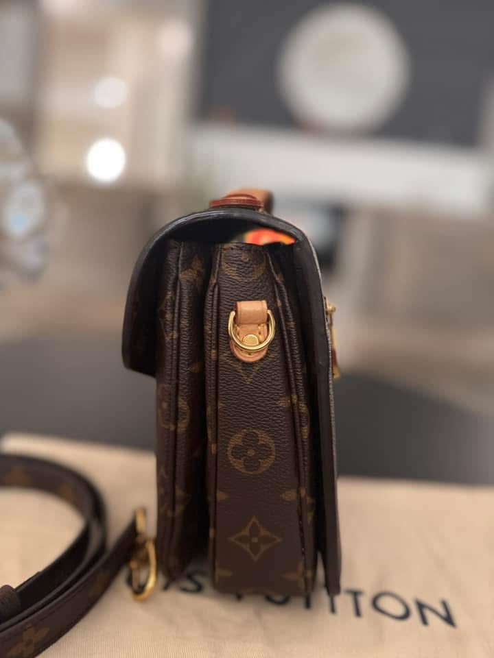 LOUIS VUITTON POCHETTE METIS CROSSBODY BAG