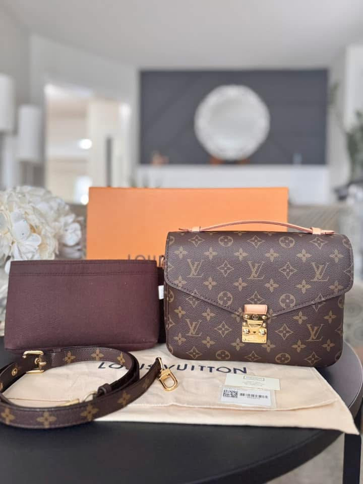 LOUIS VUITTON POCHETTE METIS CROSSBODY BAG