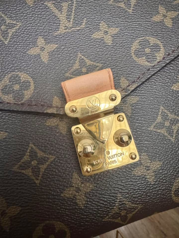 LOUIS VUITTON POCHETTE METIS CROSSBODY BAG