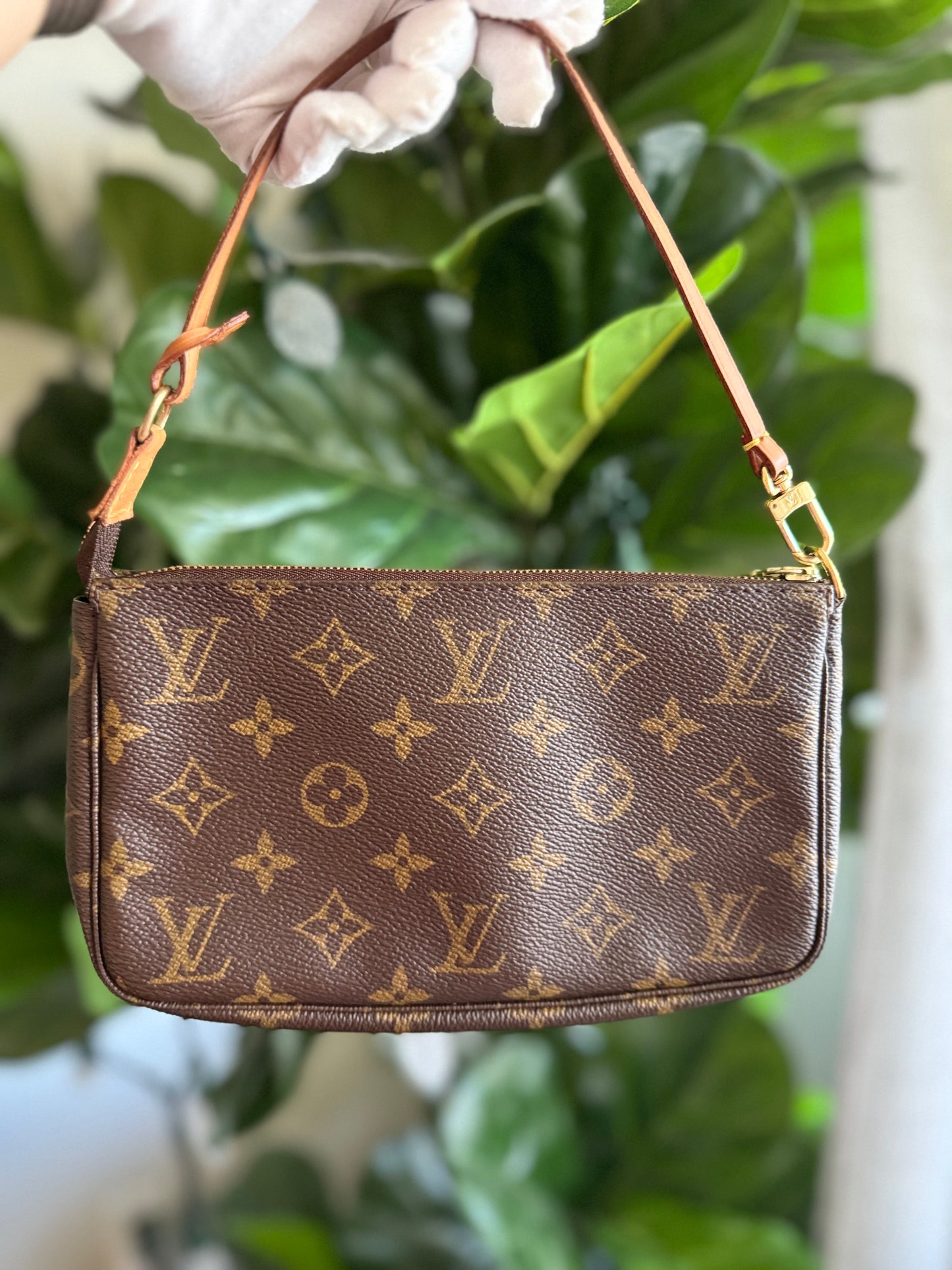LOUIS VUITTON POCHETTE ACCESSOIRES