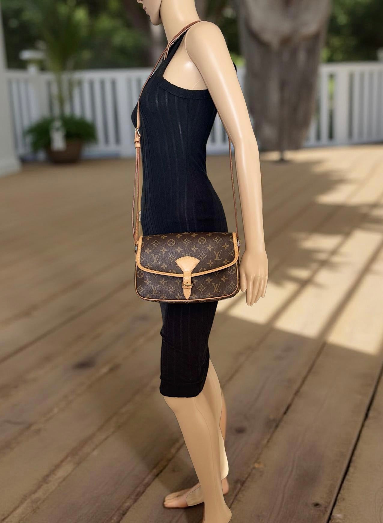 LOUIS VUITTON SOLOGNE CROSSBODY BAG
