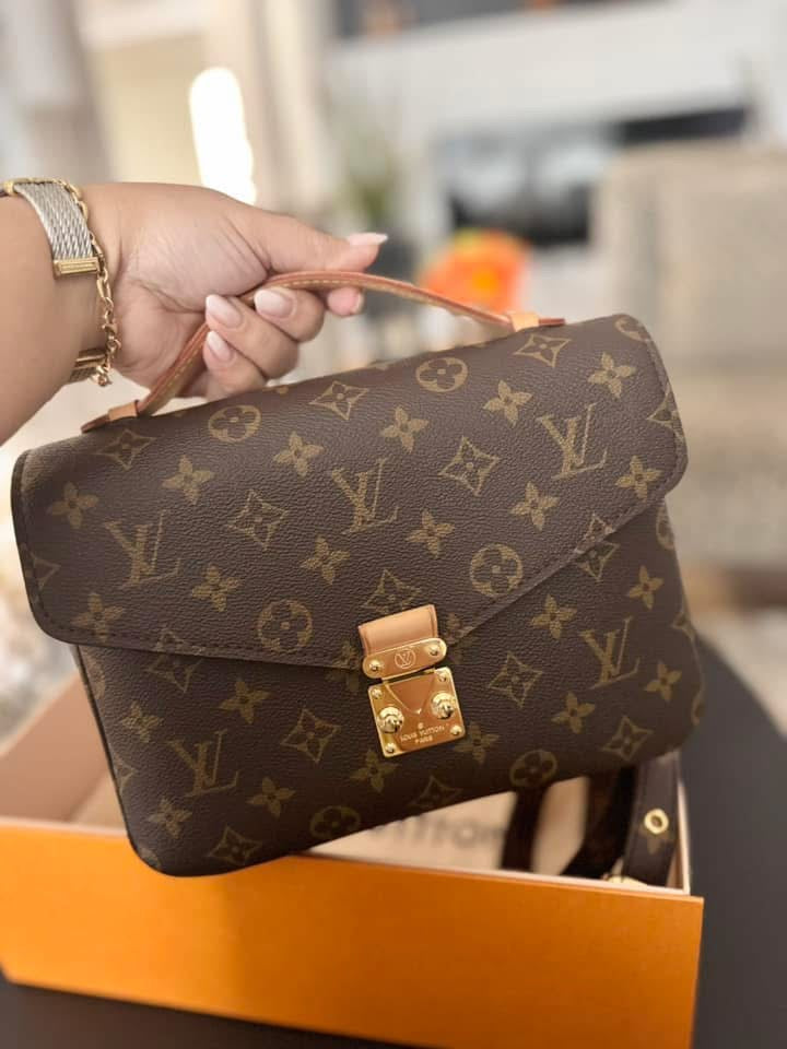 LOUIS VUITTON POCHETTE METIS CROSSBODY BAG