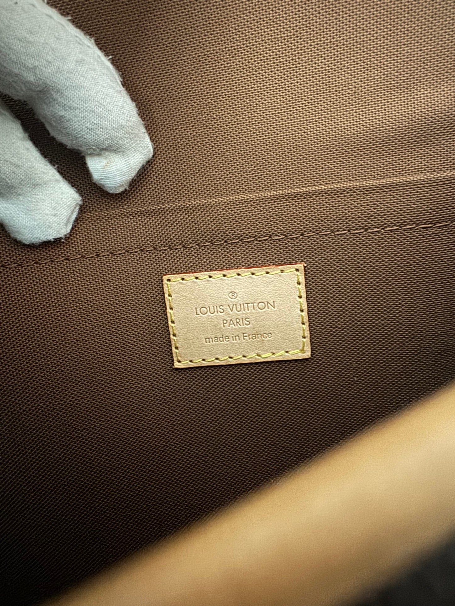 LOUIS VUITTON SOLOGNE CROSSBODY BAG