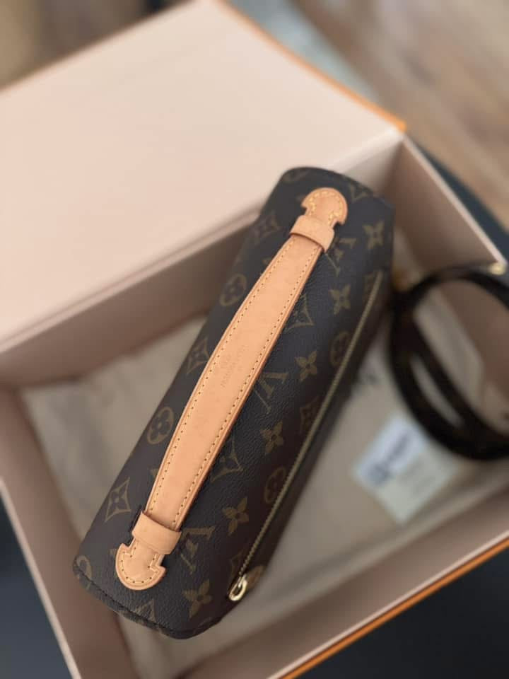 LOUIS VUITTON POCHETTE METIS CROSSBODY BAG