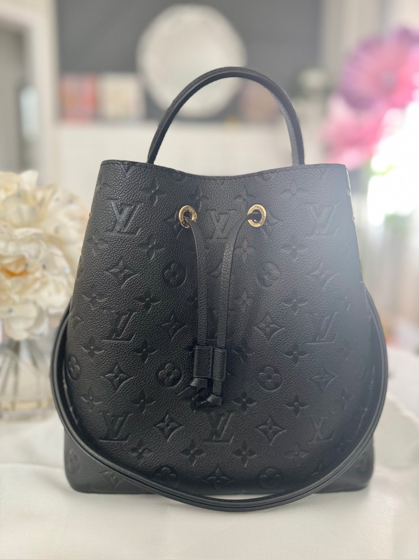 Louis Vuitton Neo Noe Bucket Bag in Empreinte Noir - Microchipped