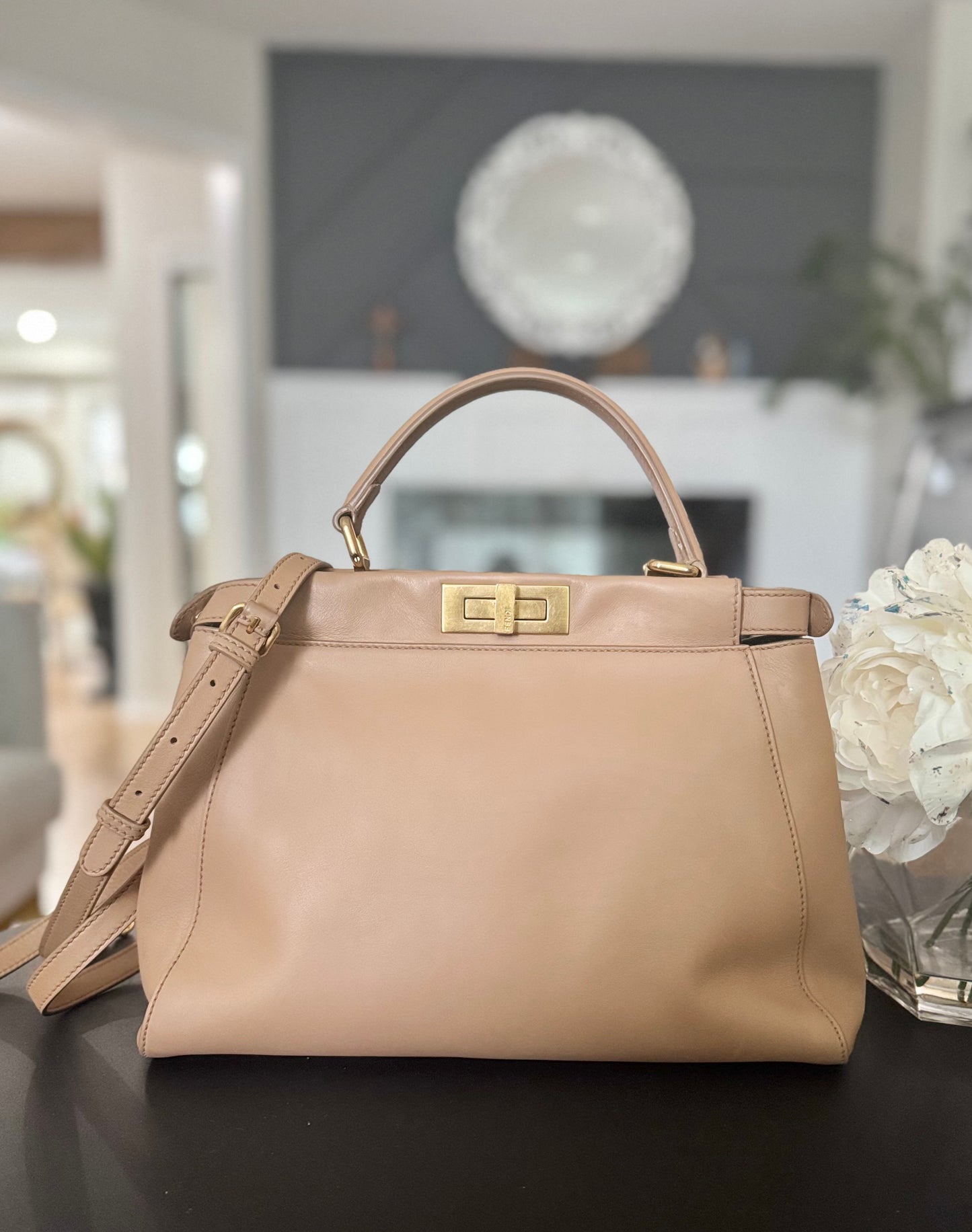 Fendi Peekaboo Medium in Beige Smooth Nappa Leather