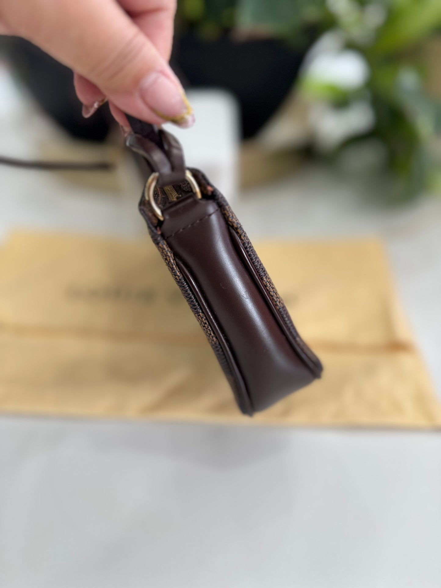 LOUIS VUITTON POCHETTE NAVONA