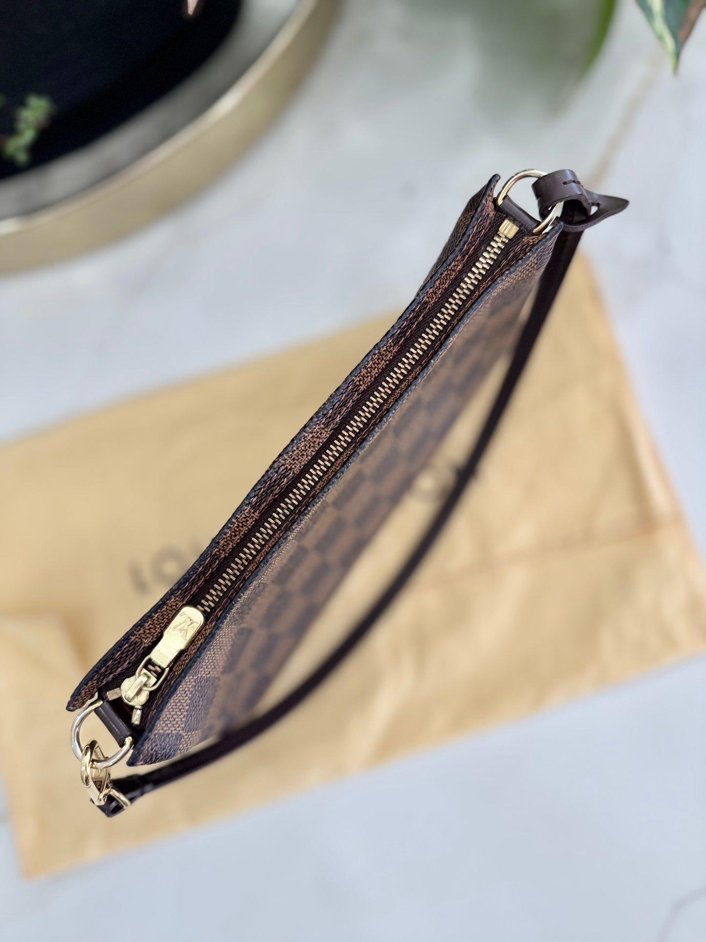 LOUIS VUITTON POCHETTE NAVONA