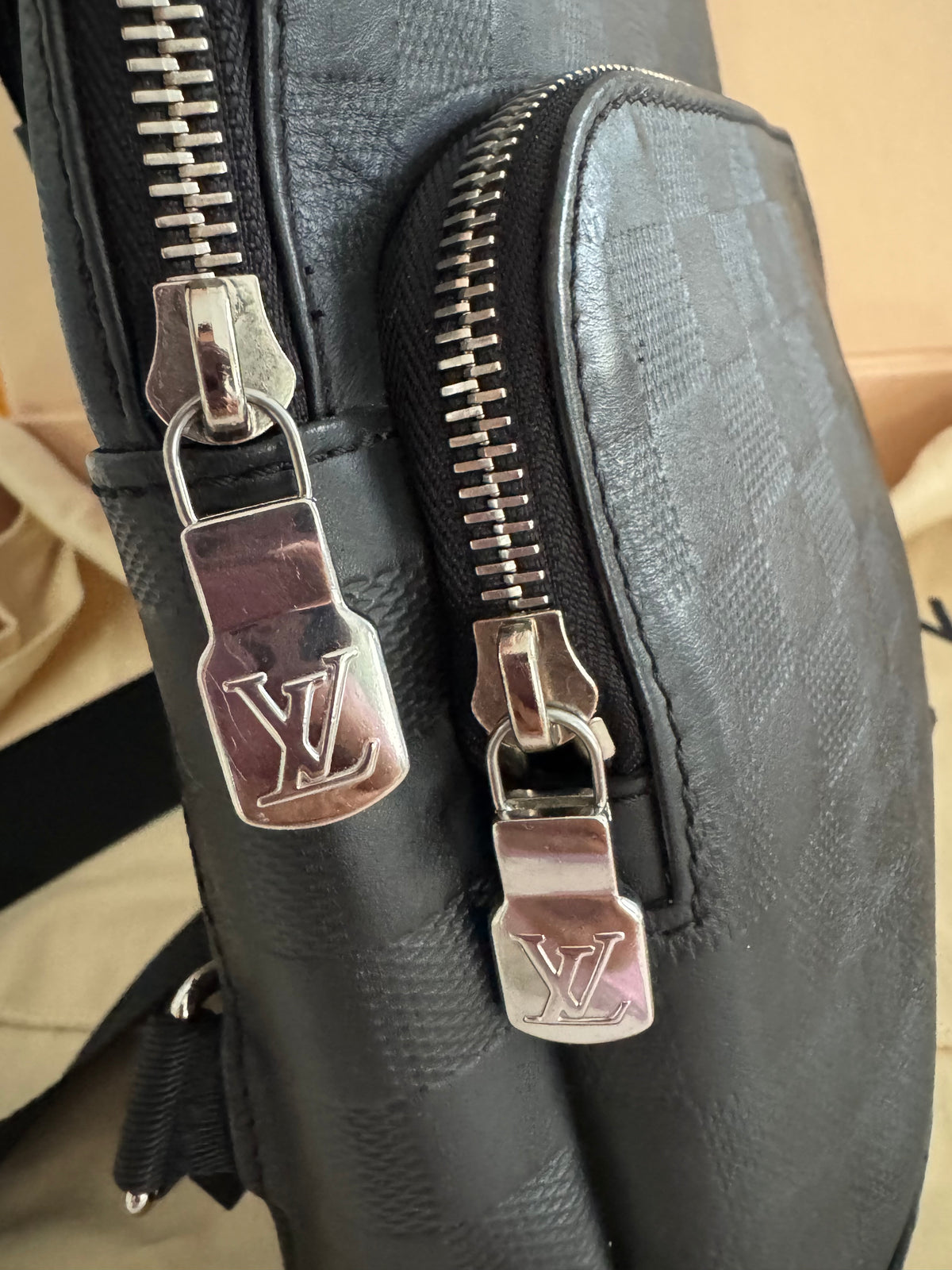 Microchipped Full Set Louis Vuitton Avenue Sling Bag in Onyx Infini Leather