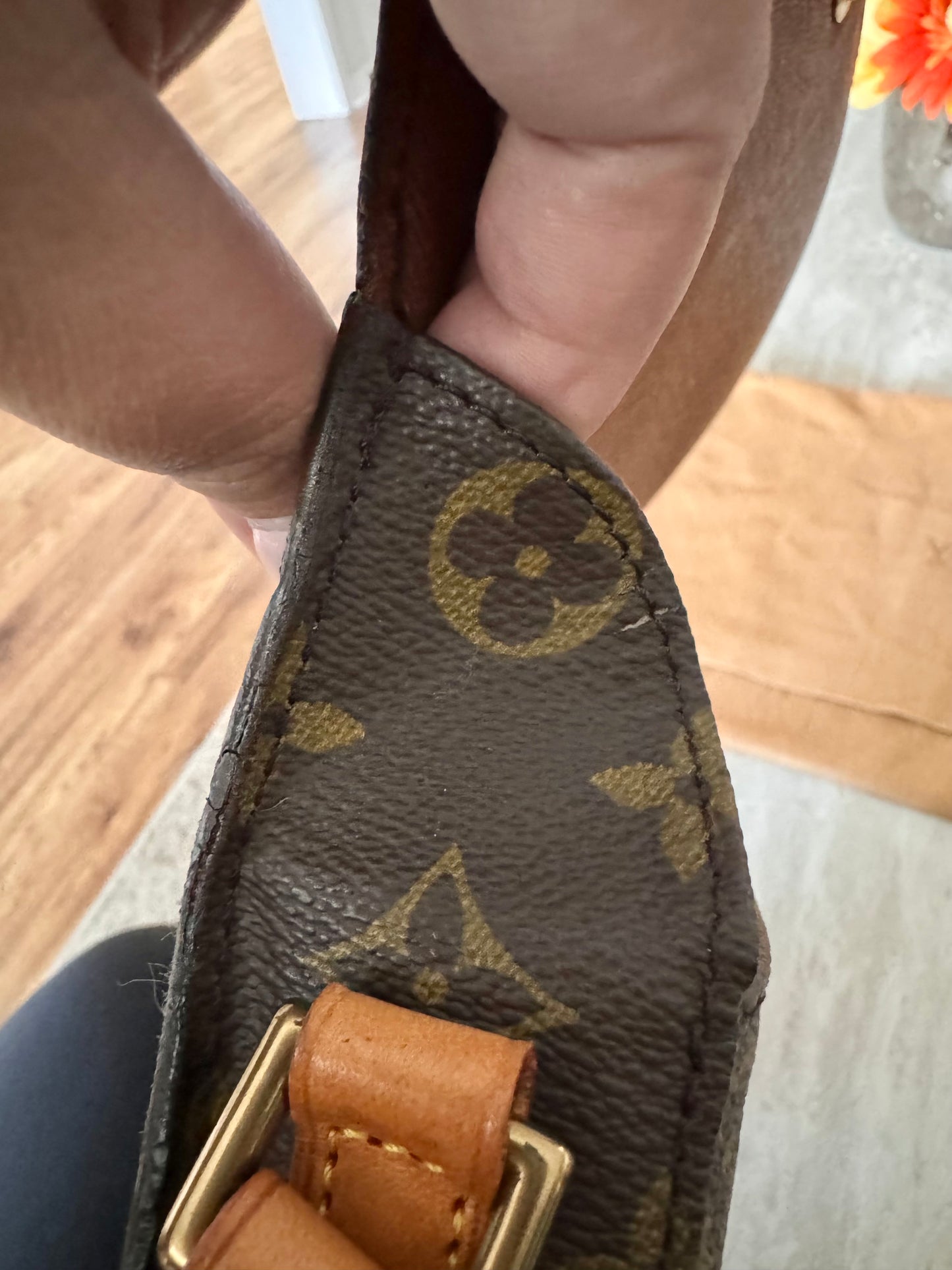 LOUIS VUITTON ST CLOUD MM CROSSBODY BAG