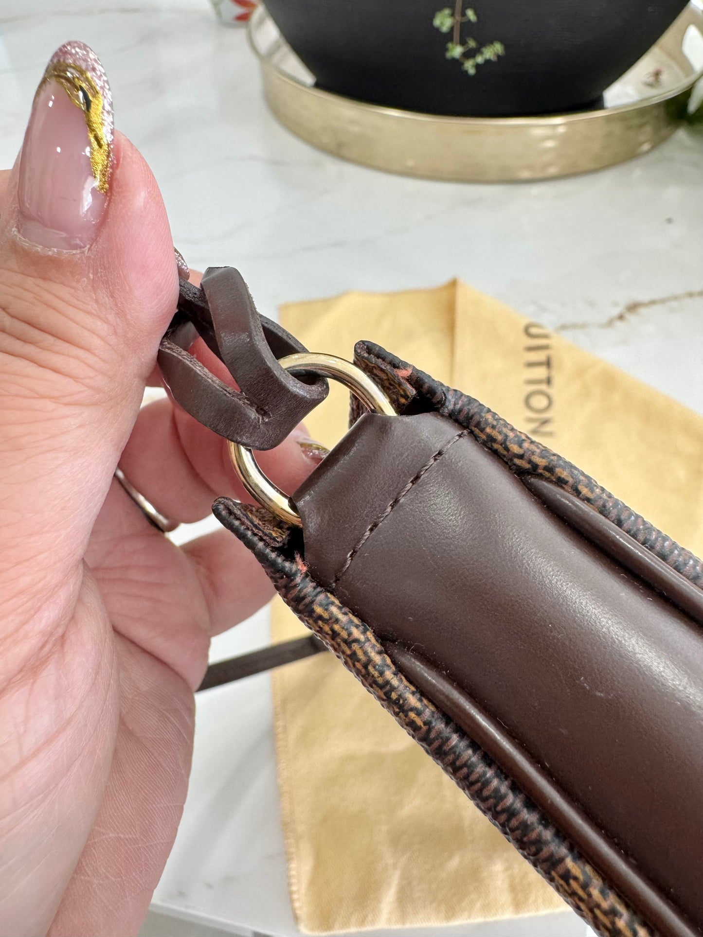 LOUIS VUITTON POCHETTE NAVONA