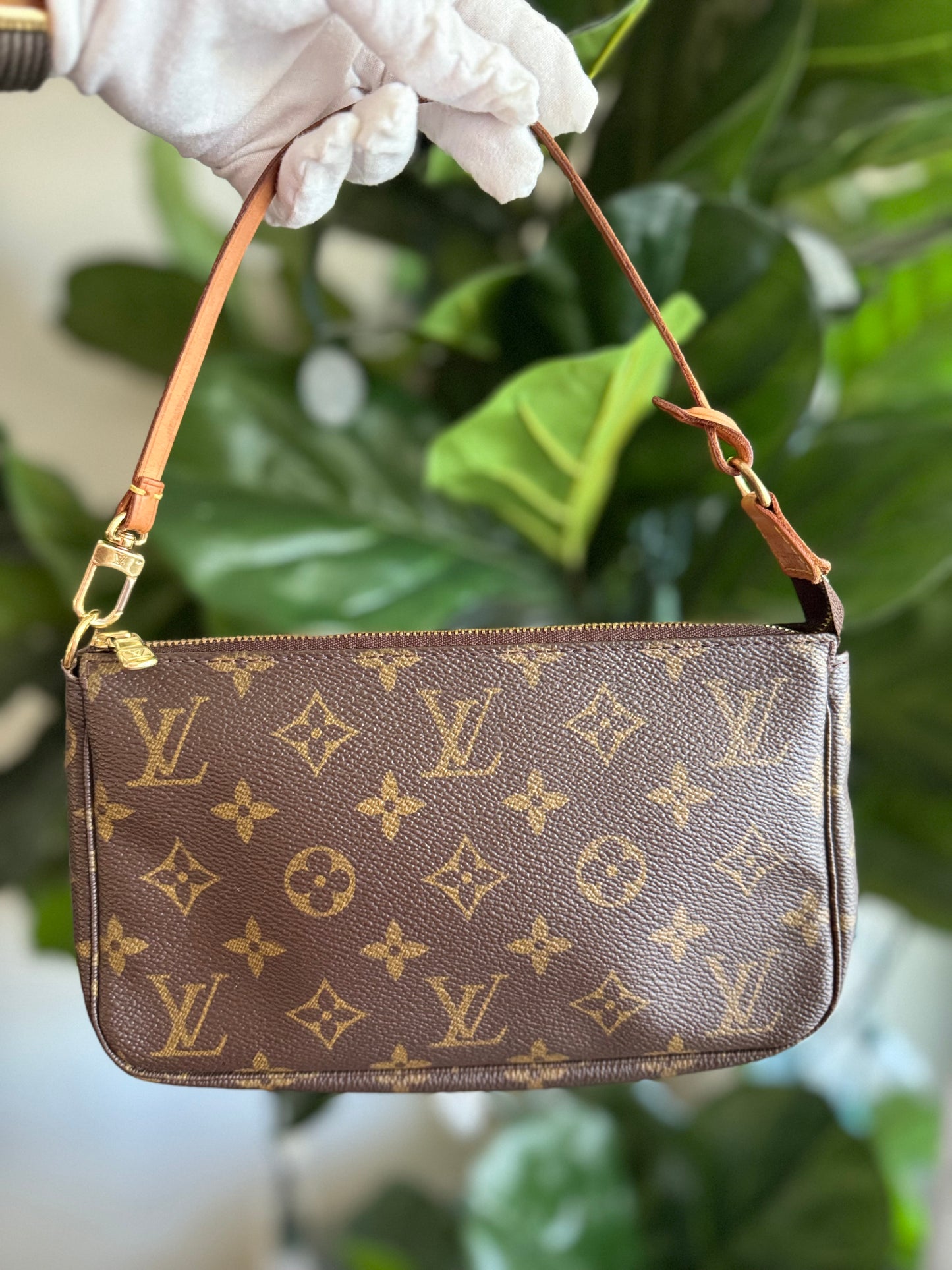 LOUIS VUITTON POCHETTE ACCESSOIRES
