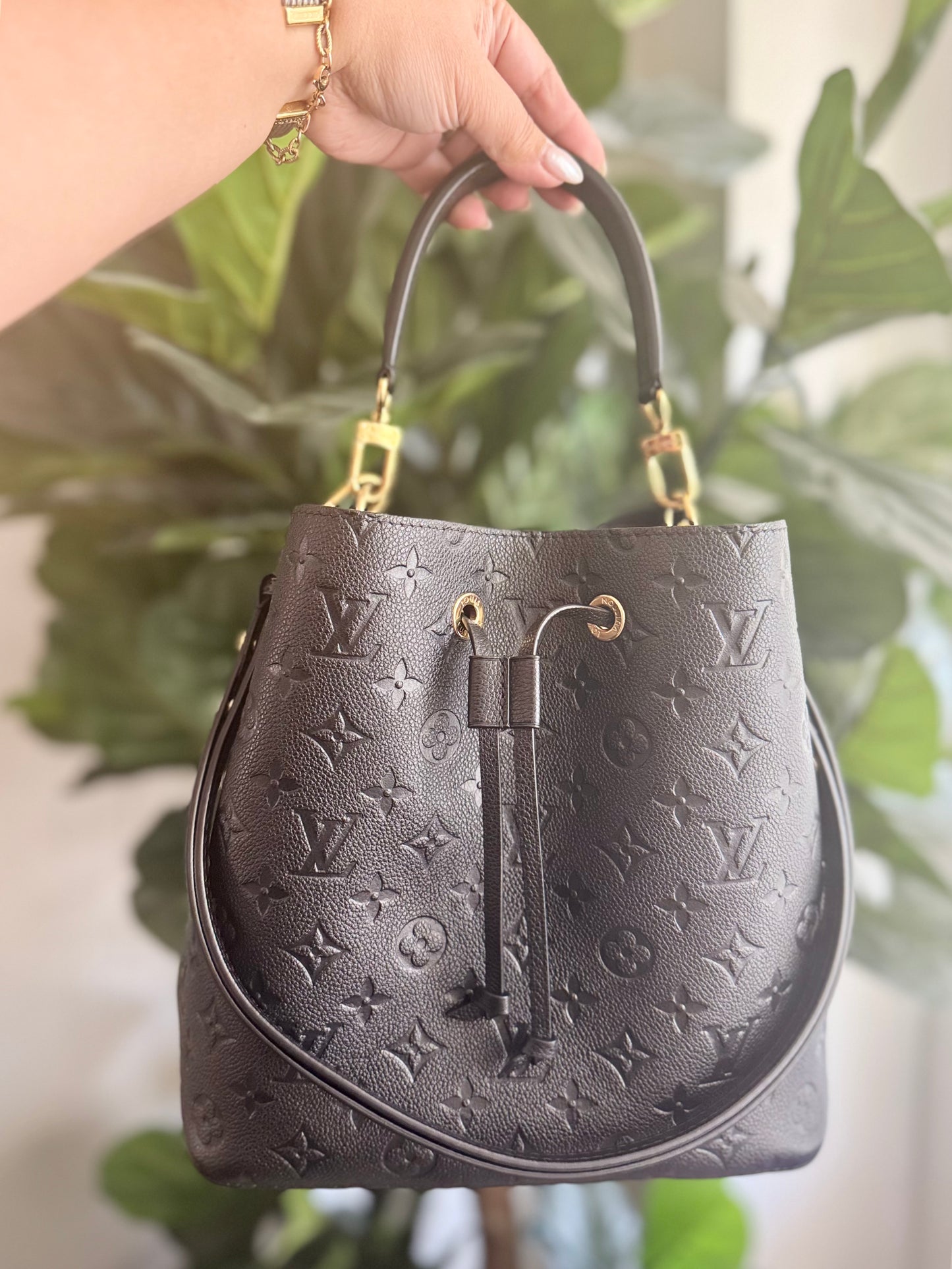 Louis Vuitton Neo Noe Bucket Bag in Empreinte Noir - Microchipped
