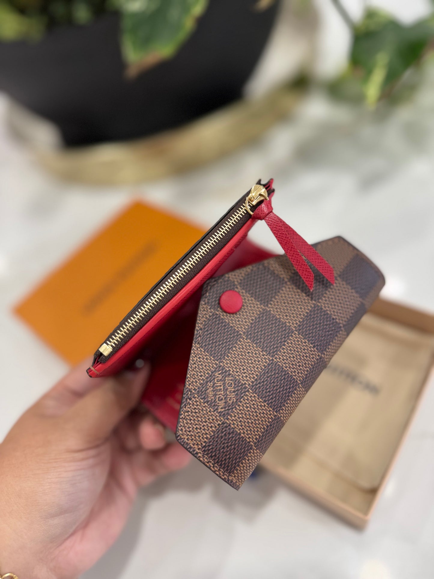 LOUIS VUITTON VICTORINE WALLET IN DAMIER EBENE