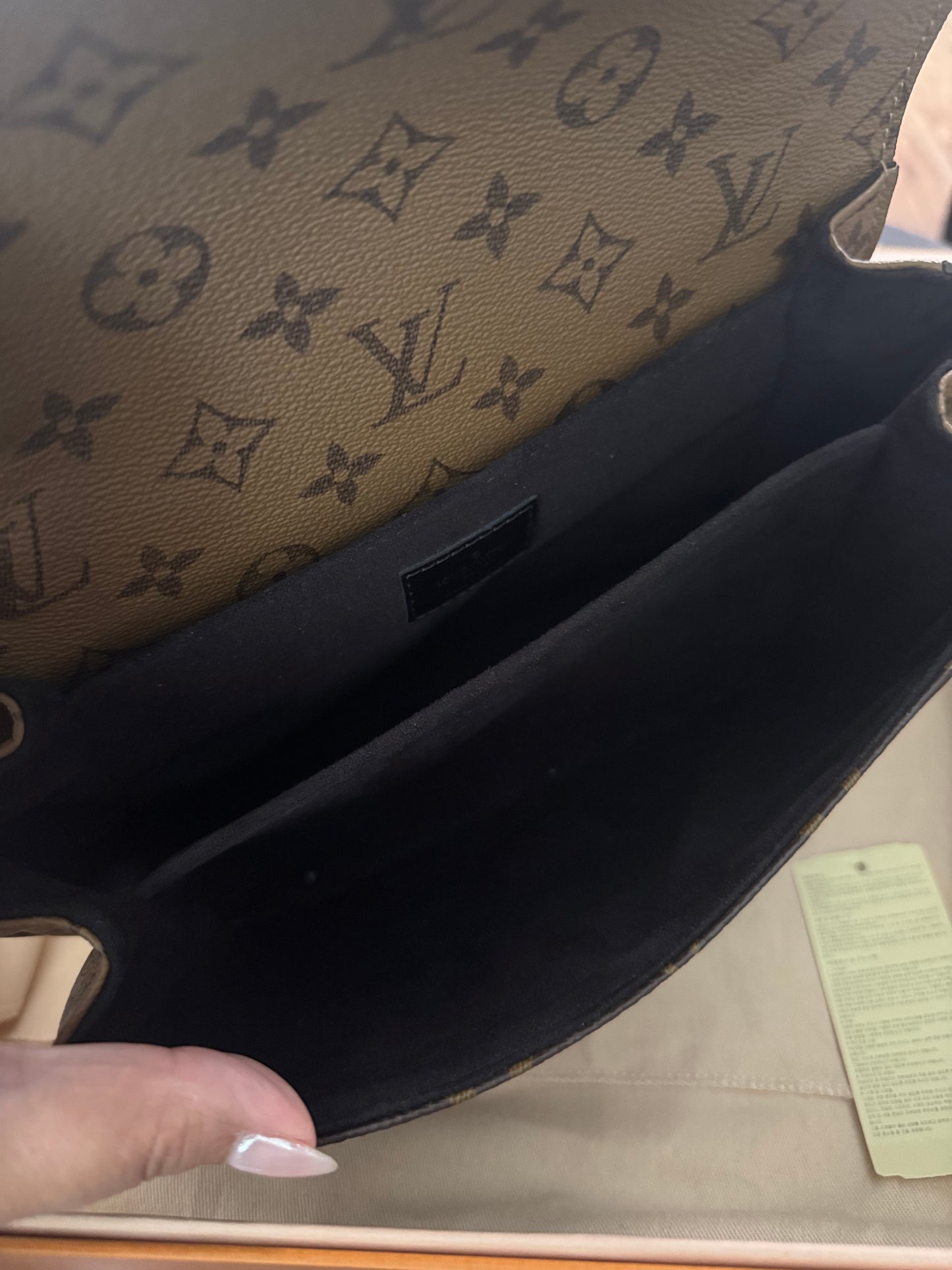 LOUIS VUITTON POCHETTE METIS IN MONOGRAM REVERSE CANVAS