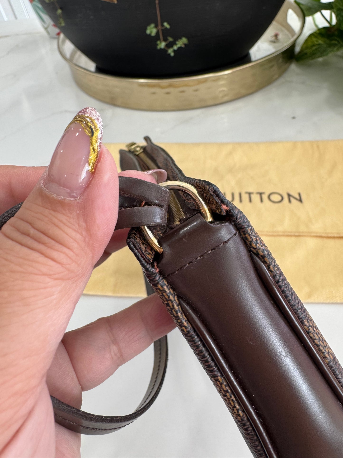 LOUIS VUITTON POCHETTE NAVONA