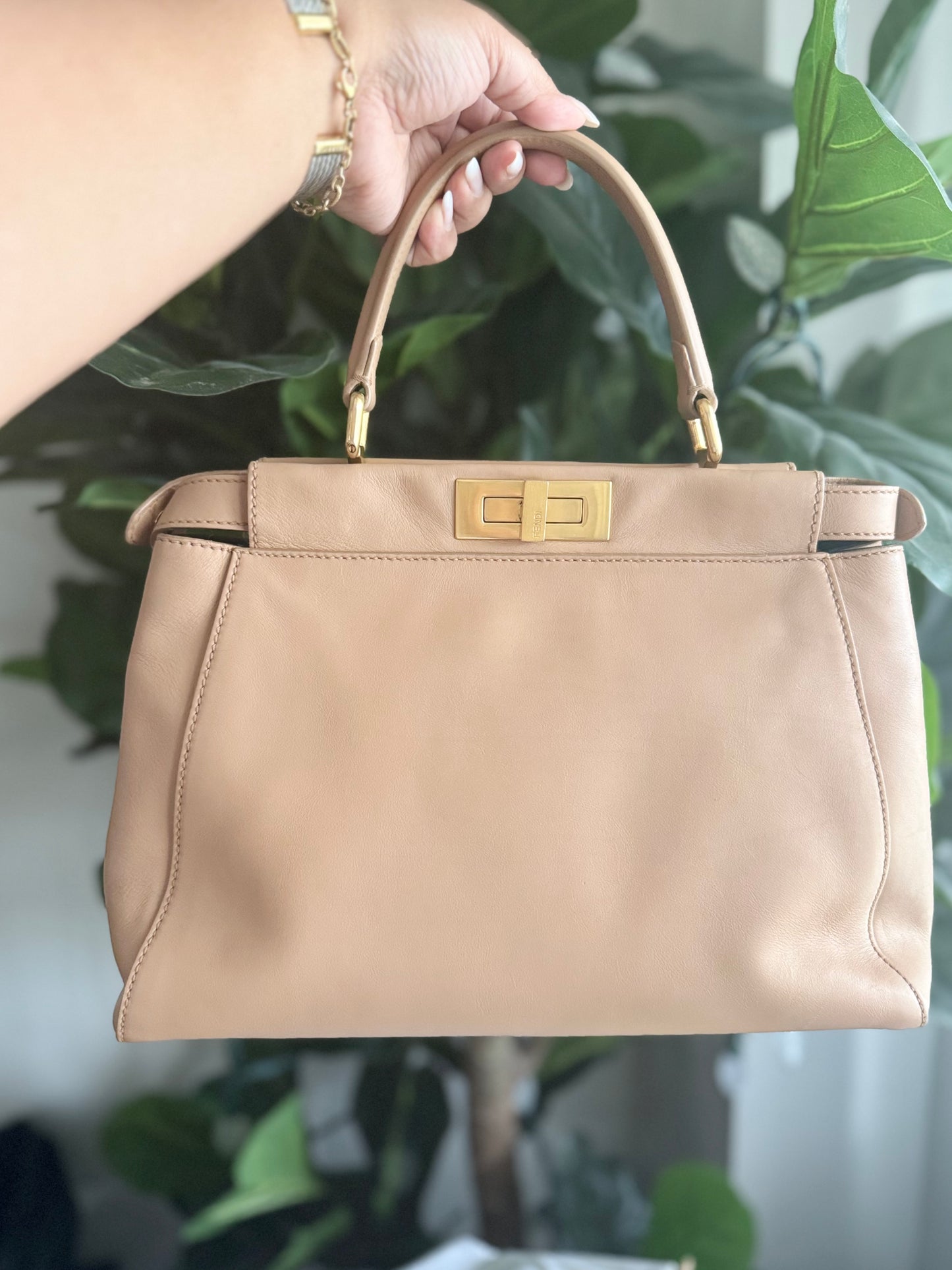 Fendi Peekaboo Medium in Beige Smooth Nappa Leather