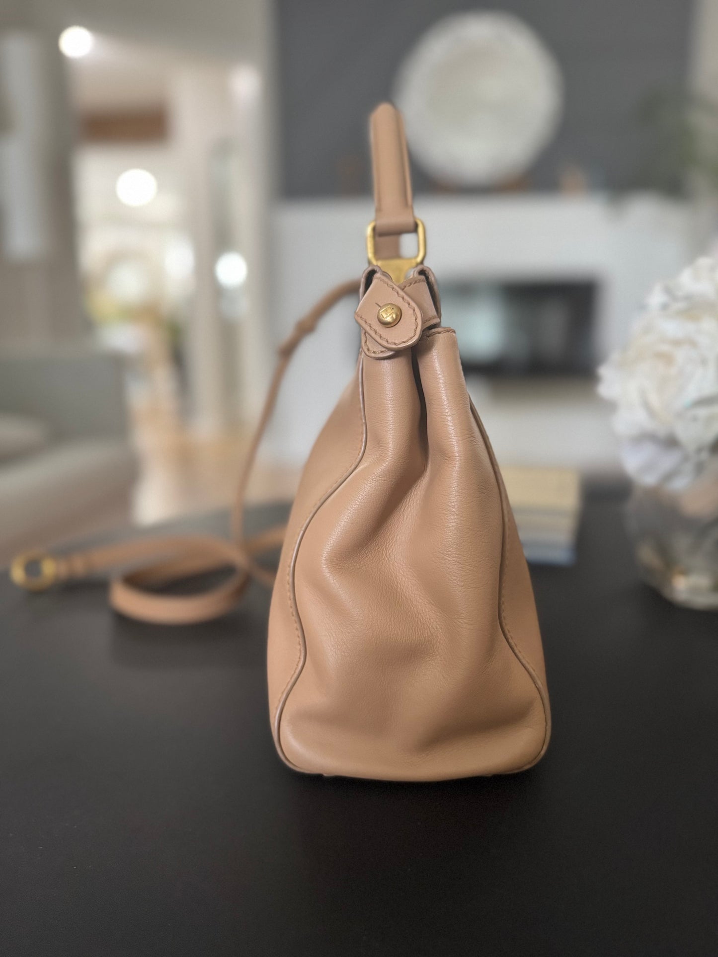 Fendi Peekaboo Medium in Beige Smooth Nappa Leather
