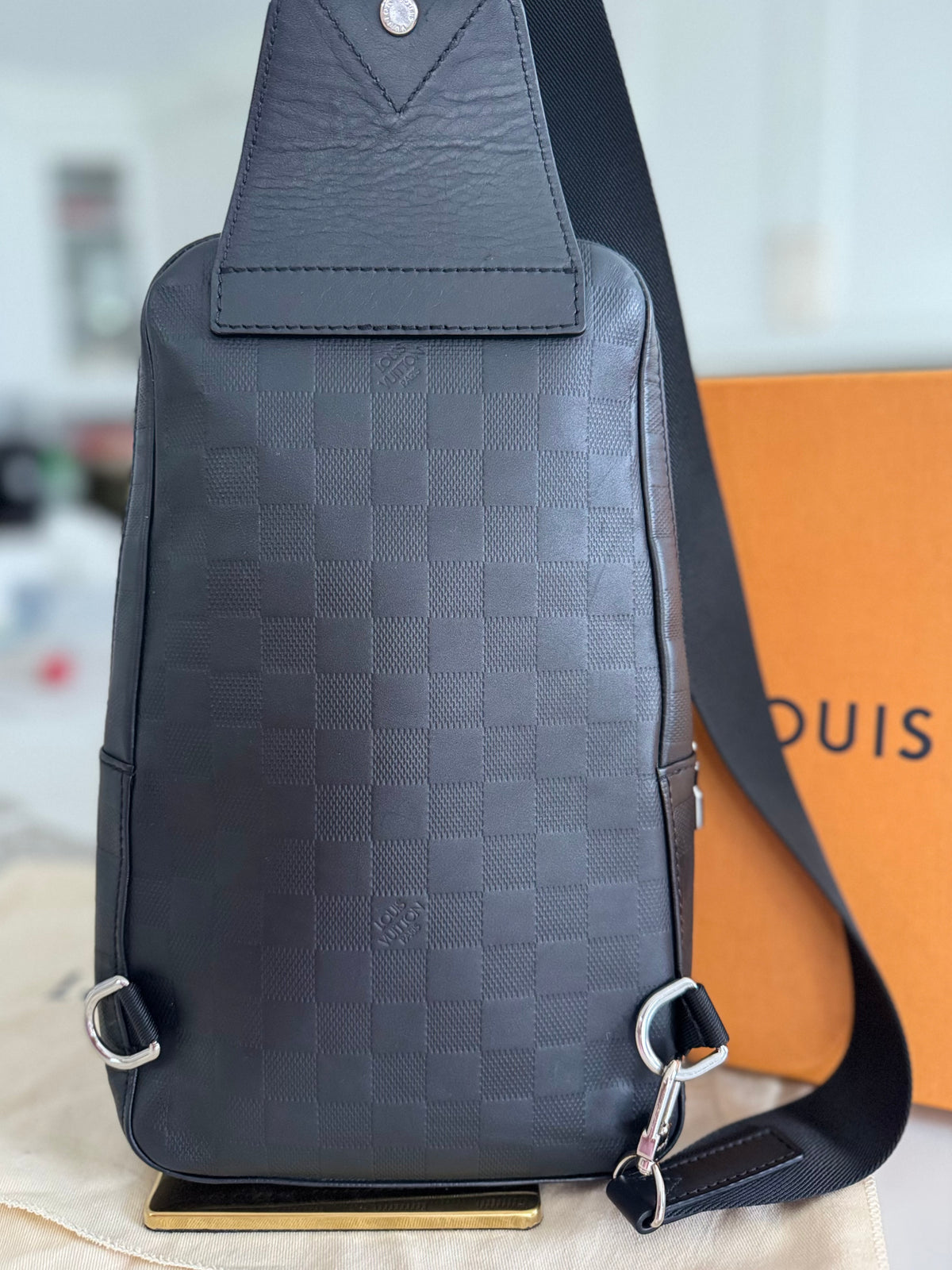 Microchipped Full Set Louis Vuitton Avenue Sling Bag in Onyx Infini Leather