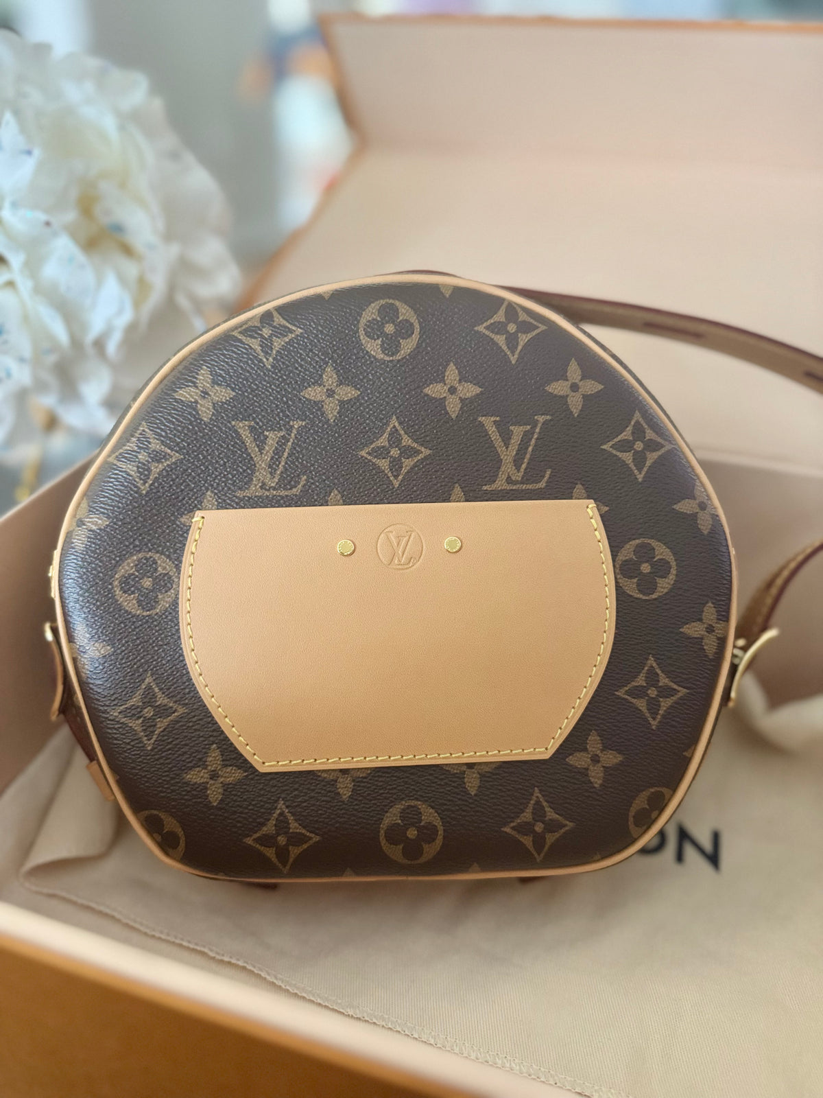 LOUIS VUITTON Monogram Boîte Chapeau Souple MM