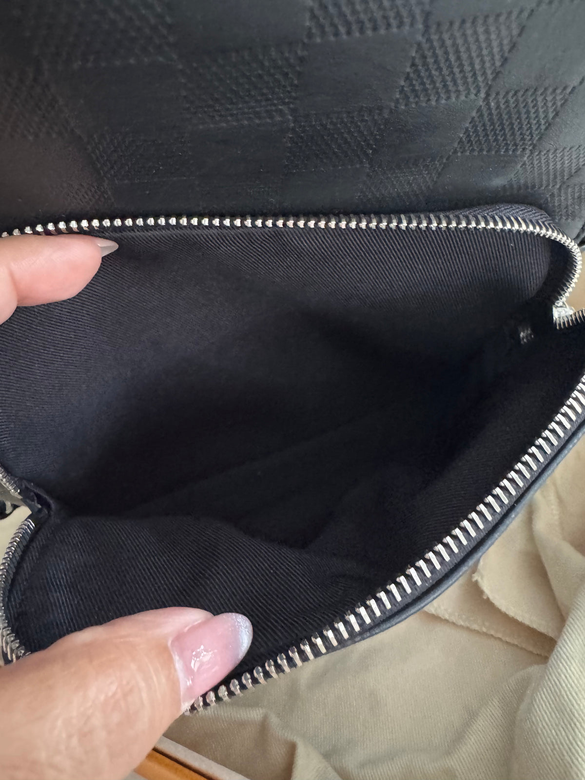 Microchipped Full Set Louis Vuitton Avenue Sling Bag in Onyx Infini Leather