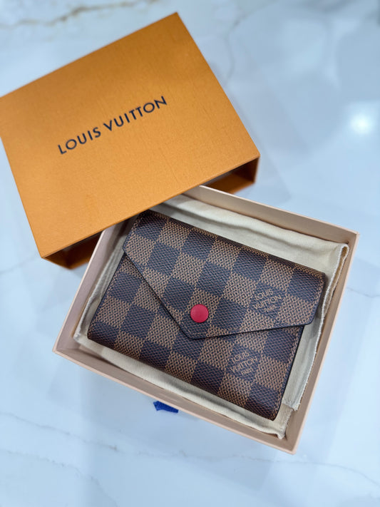 LOUIS VUITTON VICTORINE WALLET IN DAMIER EBENE