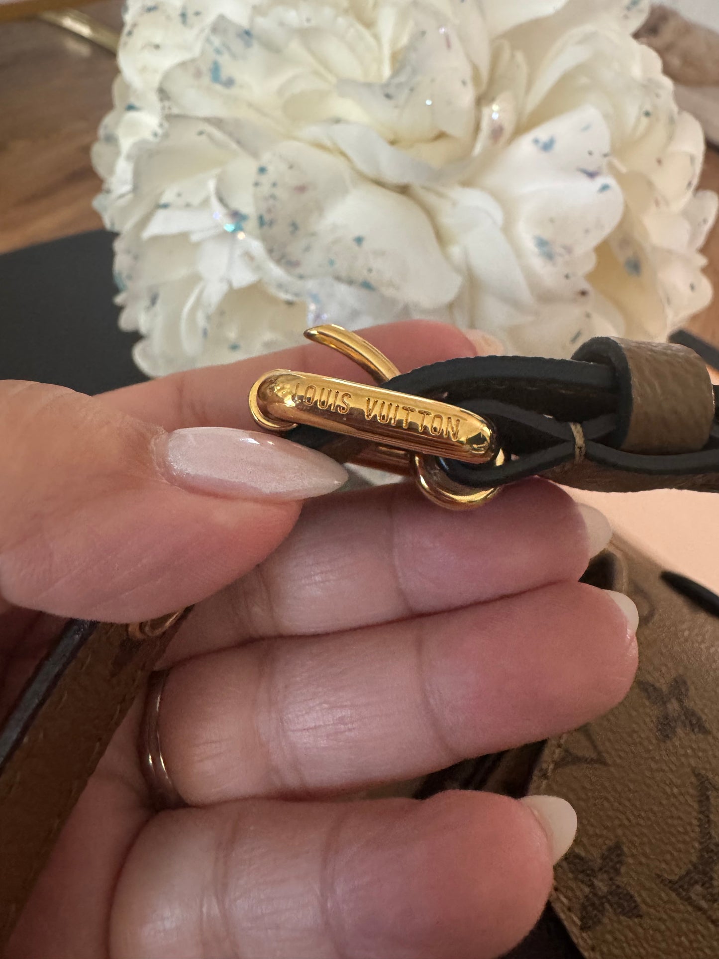 LOUIS VUITTON POCHETTE METIS IN MONOGRAM REVERSE CANVAS
