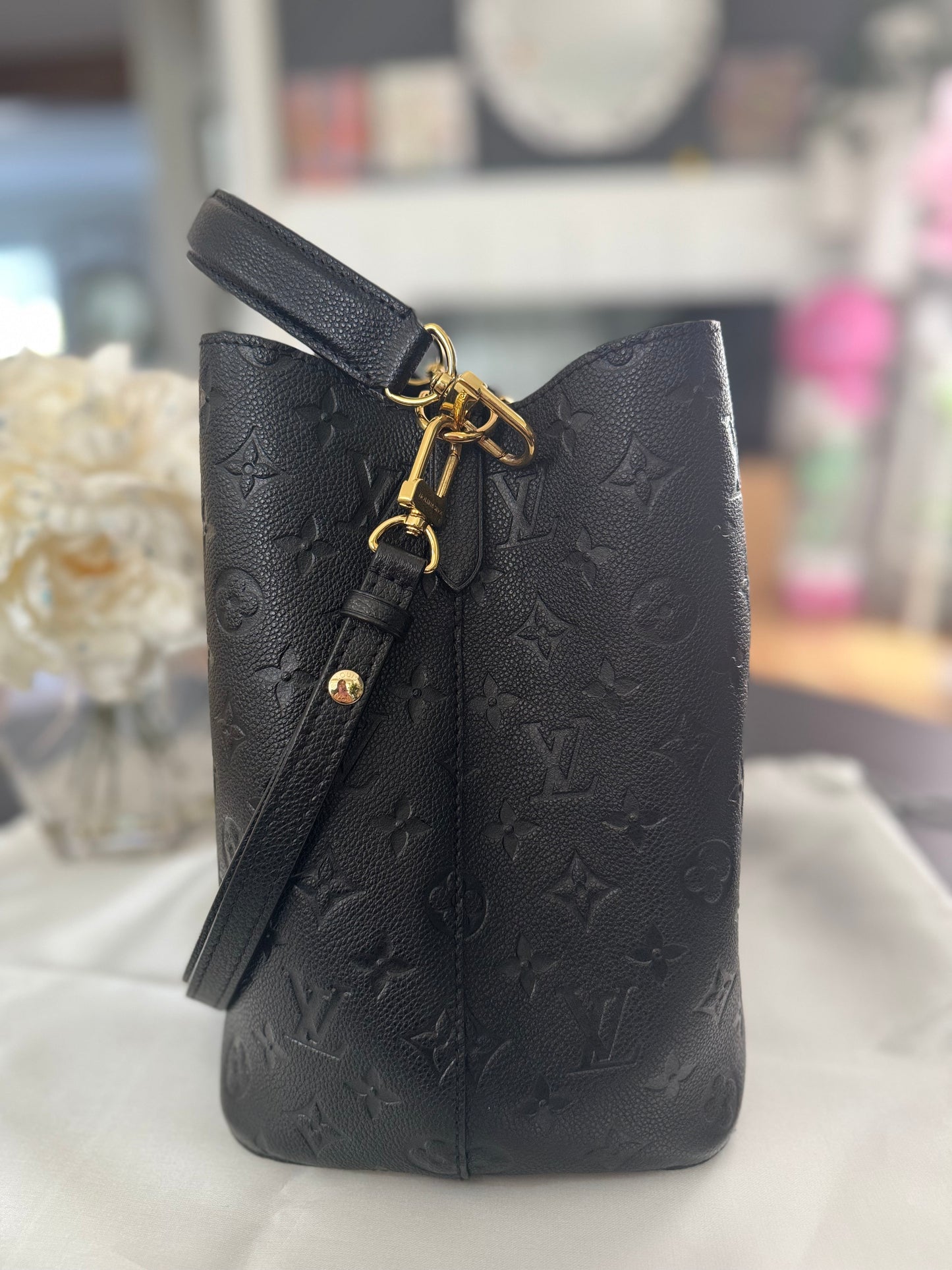Louis Vuitton Neo Noe Bucket Bag in Empreinte Noir - Microchipped