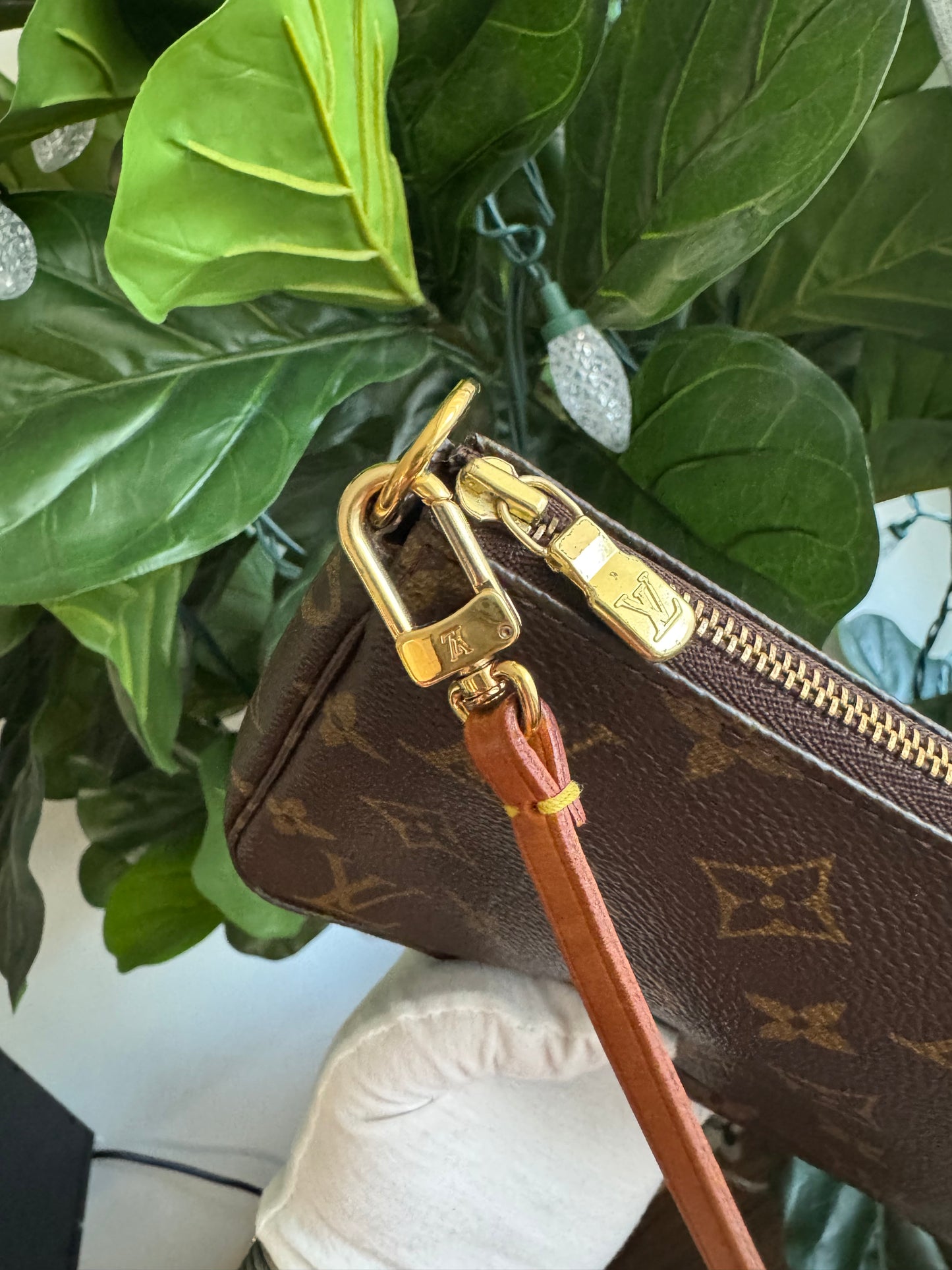 LOUIS VUITTON POCHETTE ACCESSOIRES