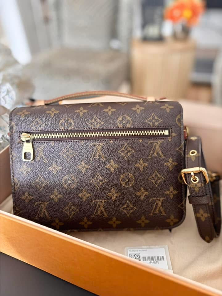 LOUIS VUITTON POCHETTE METIS CROSSBODY BAG
