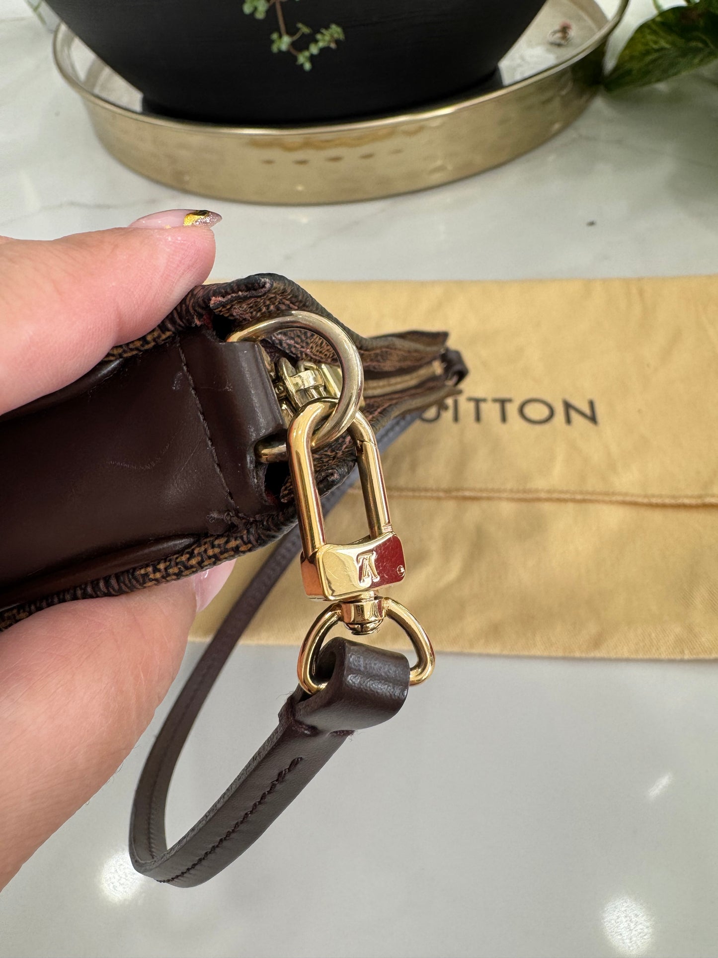 LOUIS VUITTON POCHETTE NAVONA