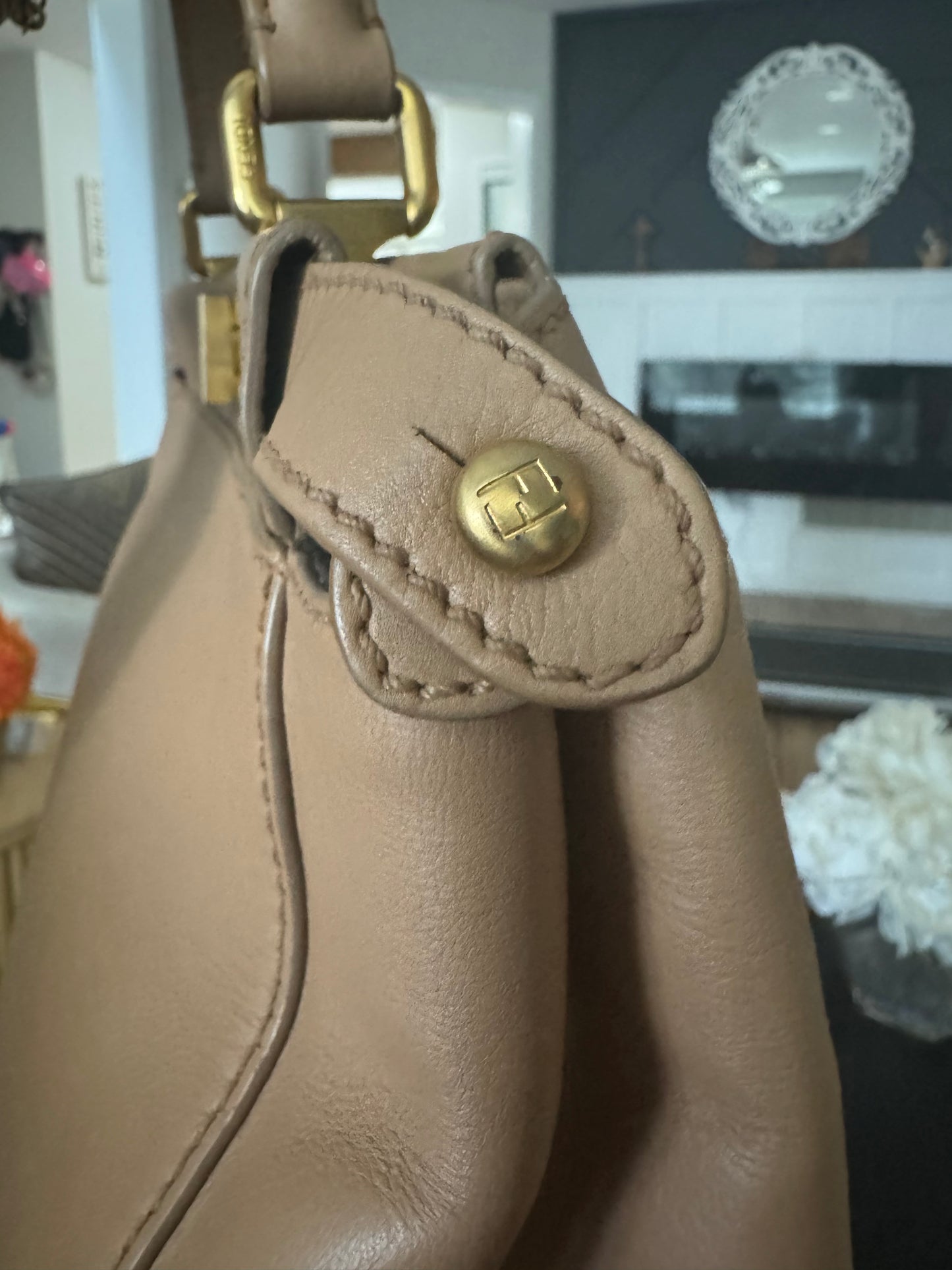 Fendi Peekaboo Medium in Beige Smooth Nappa Leather