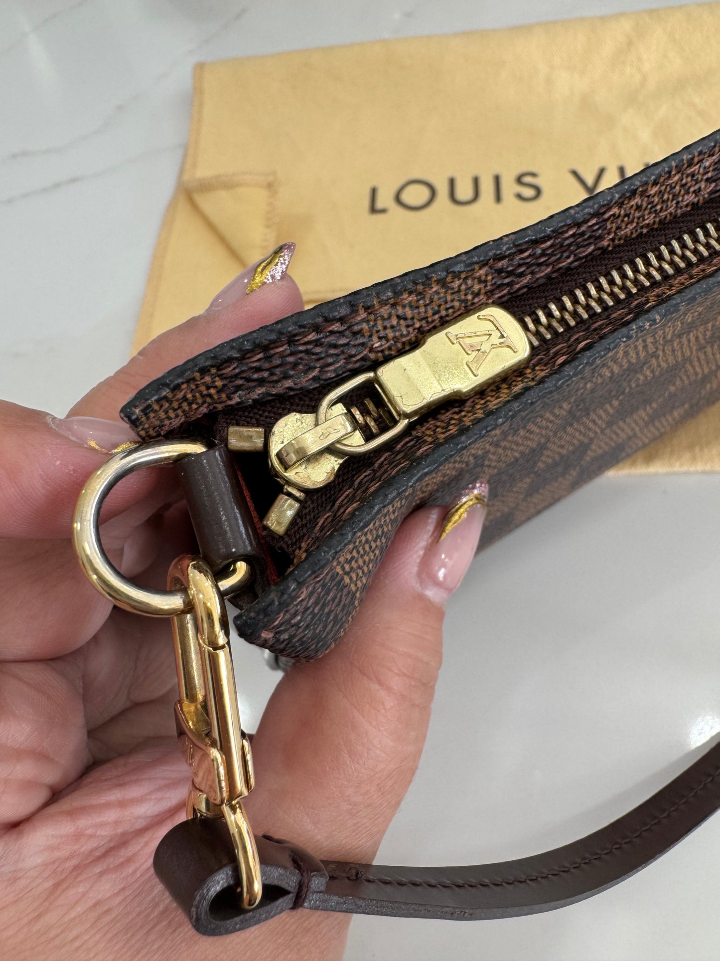 LOUIS VUITTON POCHETTE NAVONA