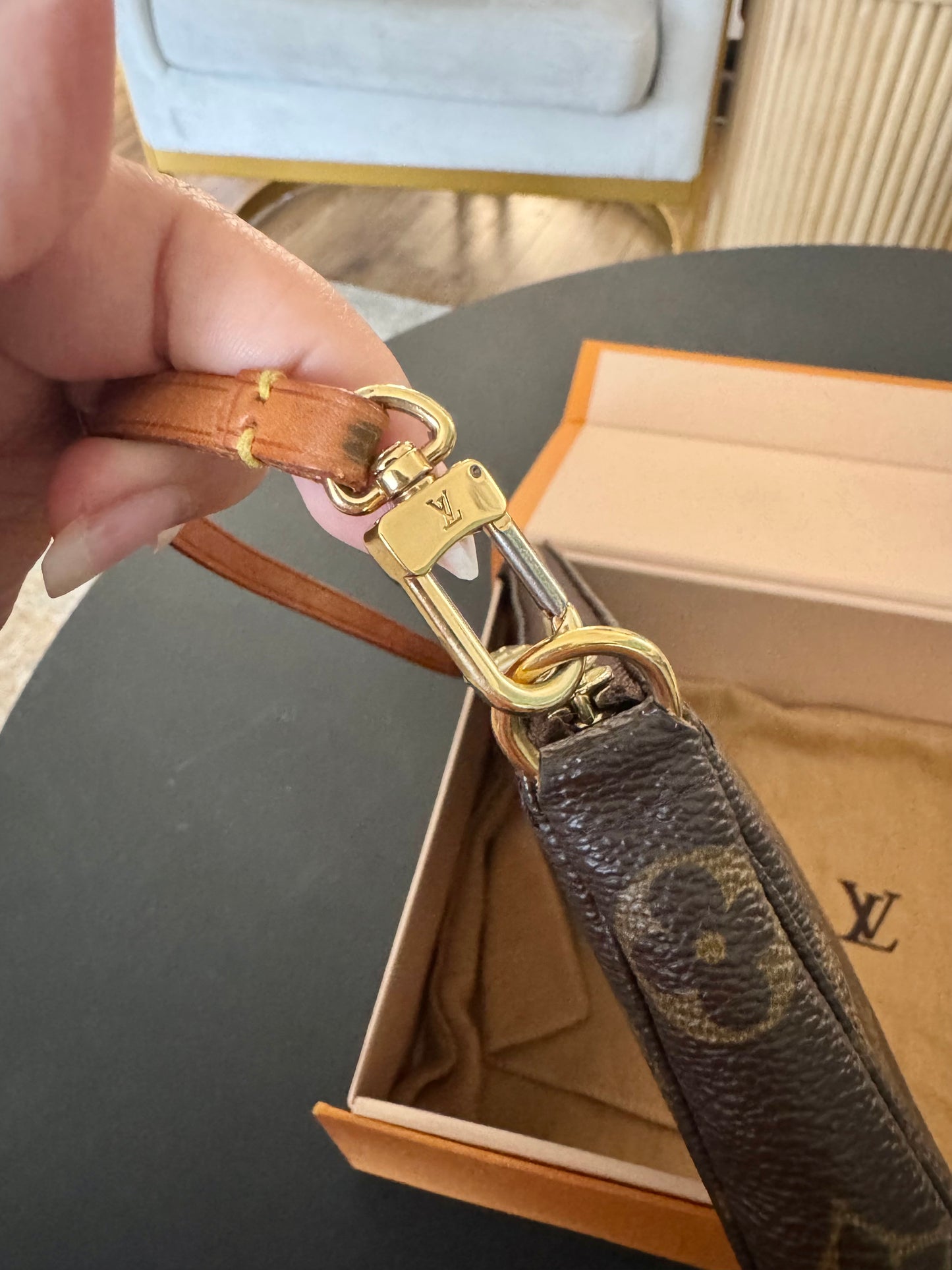 LOUIS VUITTON POCHETTE ACCESSOIRES