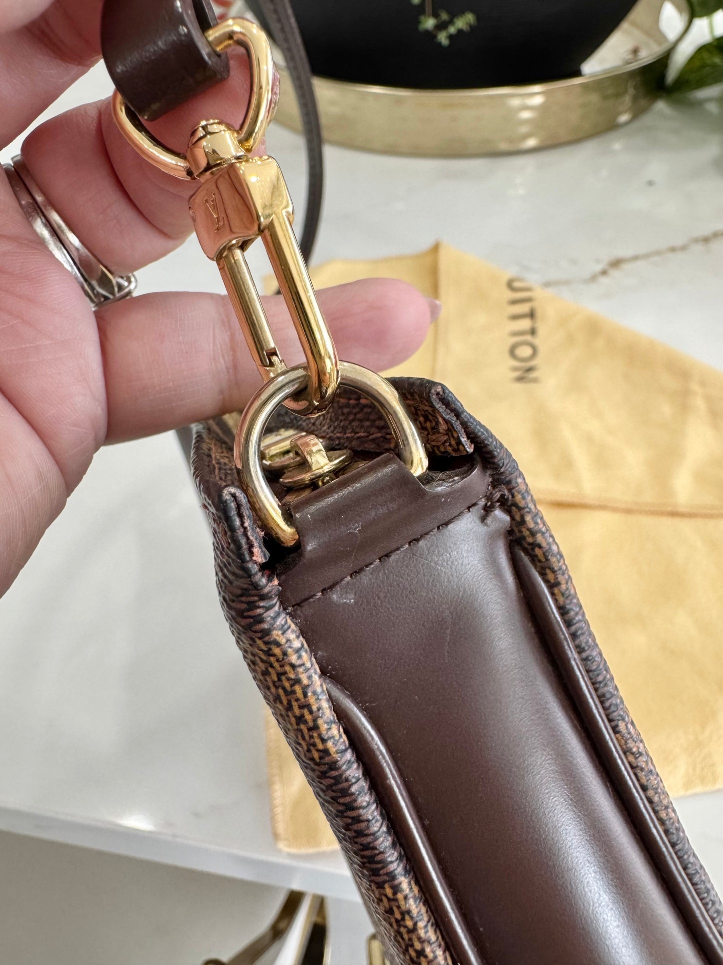LOUIS VUITTON POCHETTE NAVONA