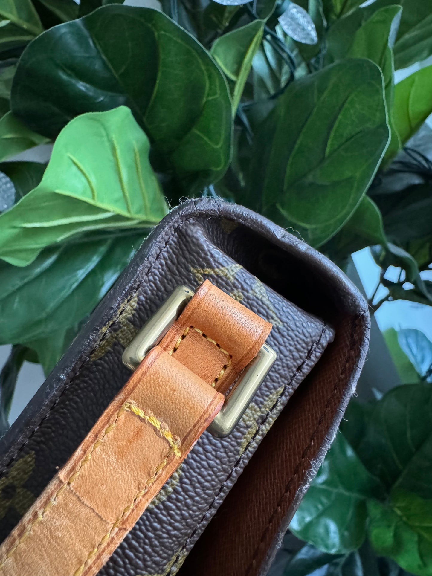 LOUIS VUITTON ST CLOUD MM CROSSBODY BAG