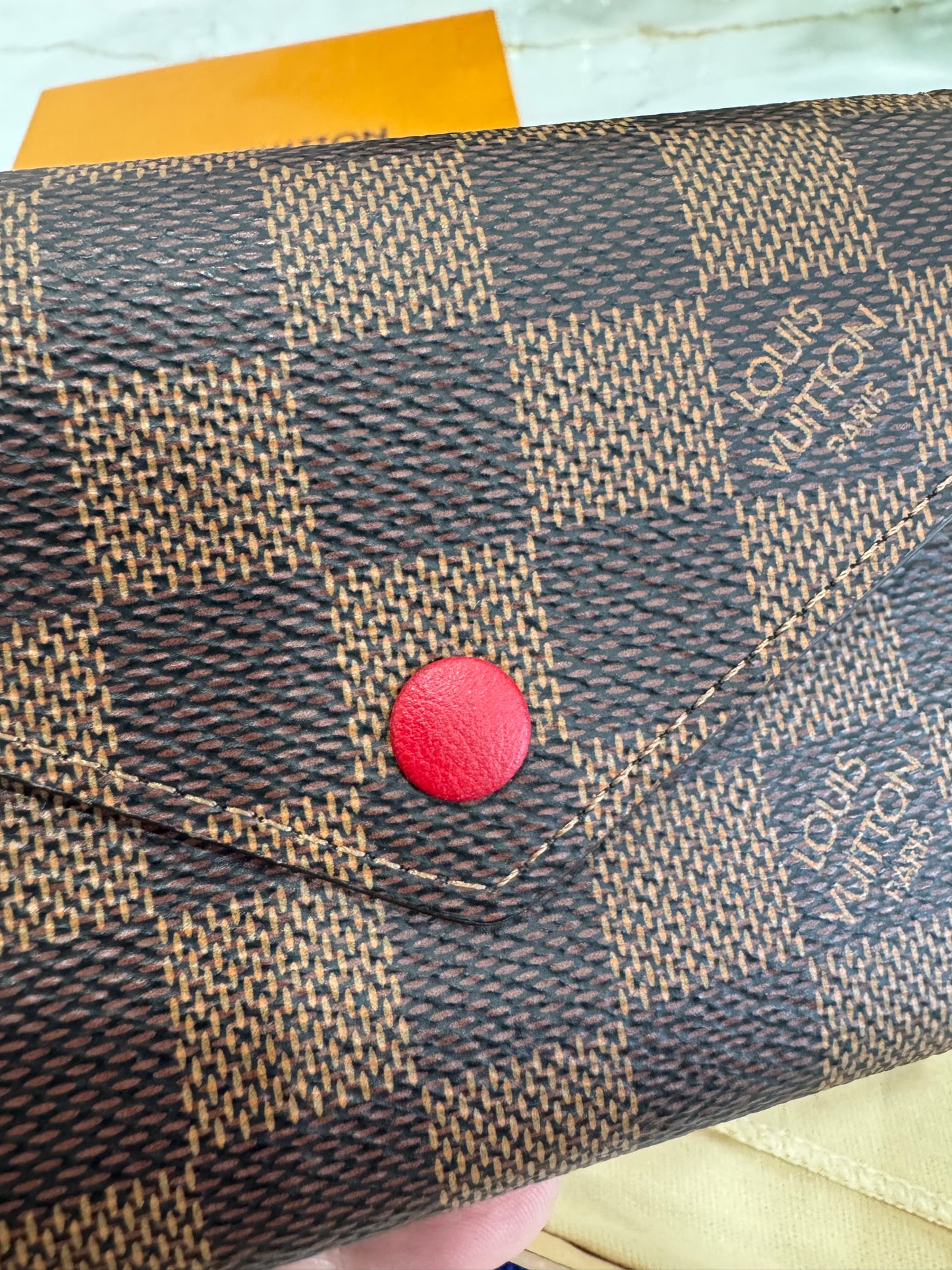 LOUIS VUITTON VICTORINE WALLET IN DAMIER EBENE