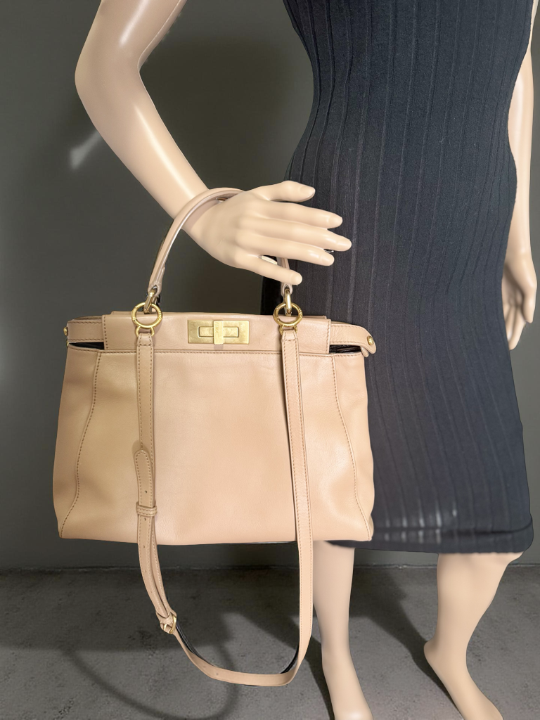 Fendi Peekaboo Medium in Beige Smooth Nappa Leather