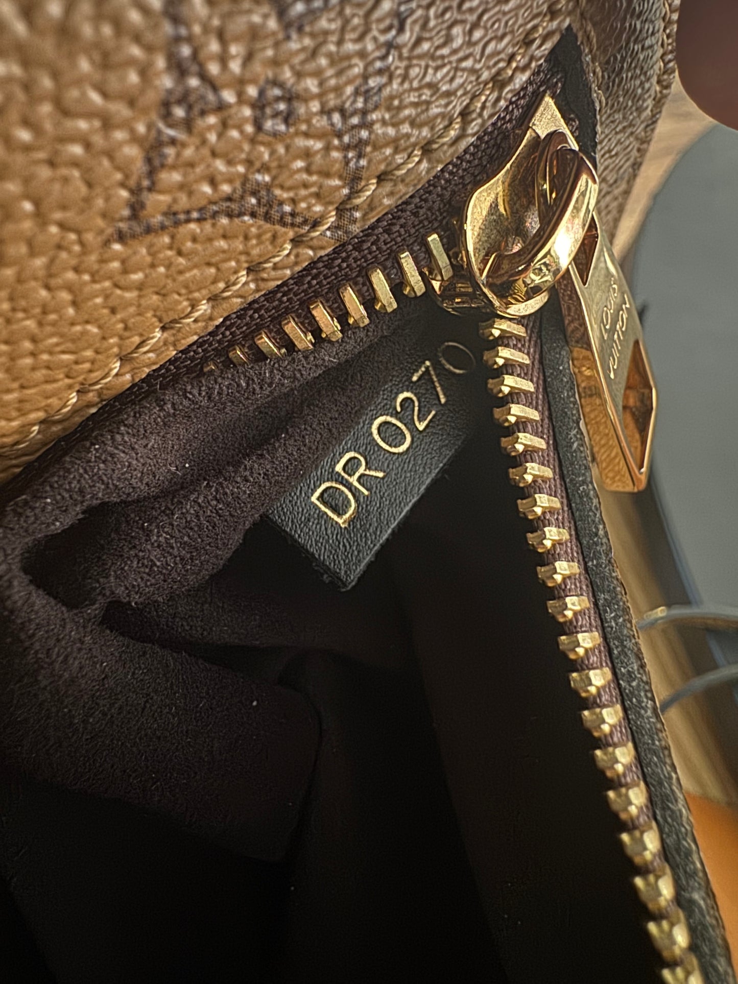 LOUIS VUITTON POCHETTE METIS IN MONOGRAM REVERSE CANVAS