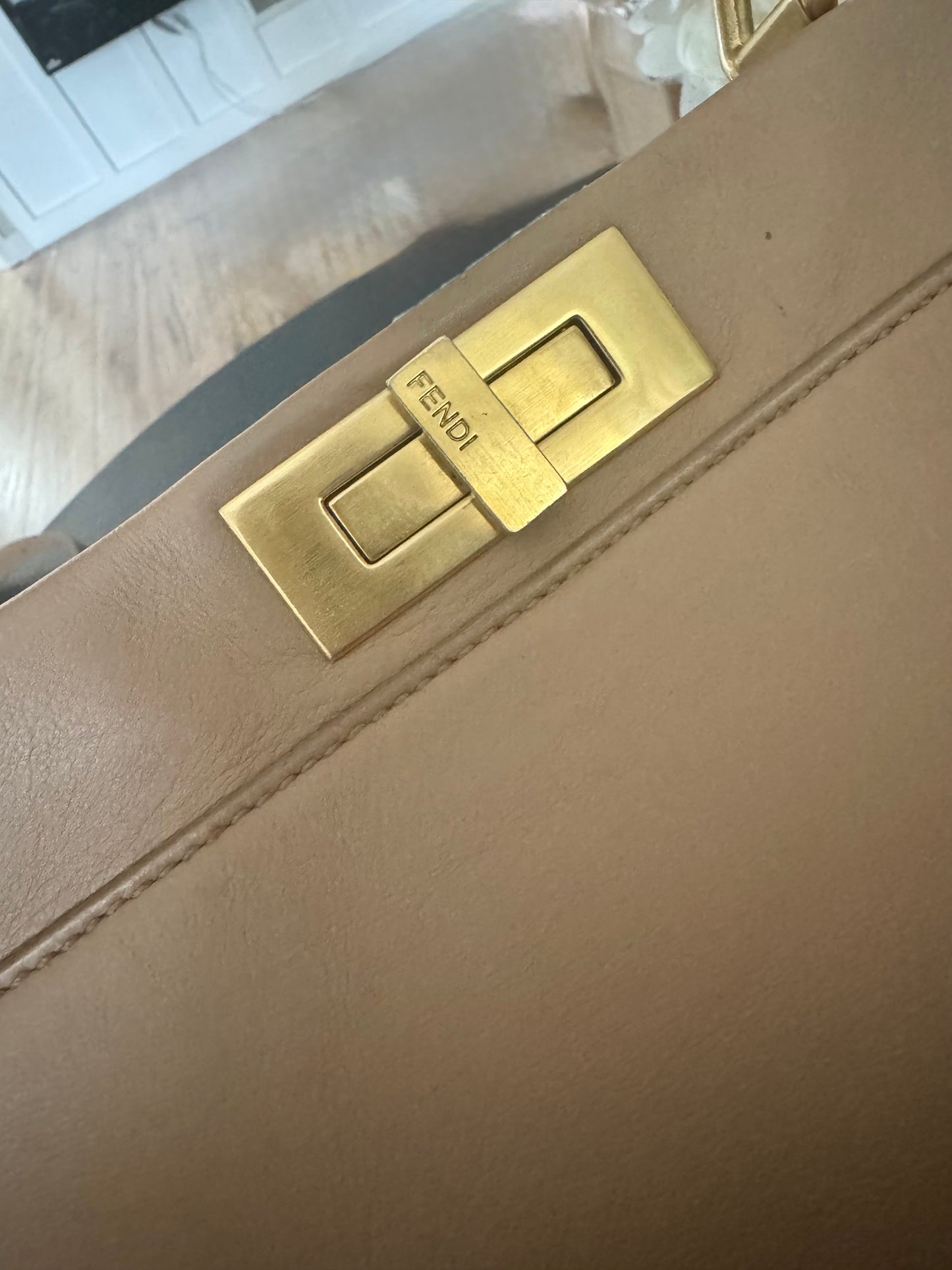 Fendi Peekaboo Medium in Beige Smooth Nappa Leather