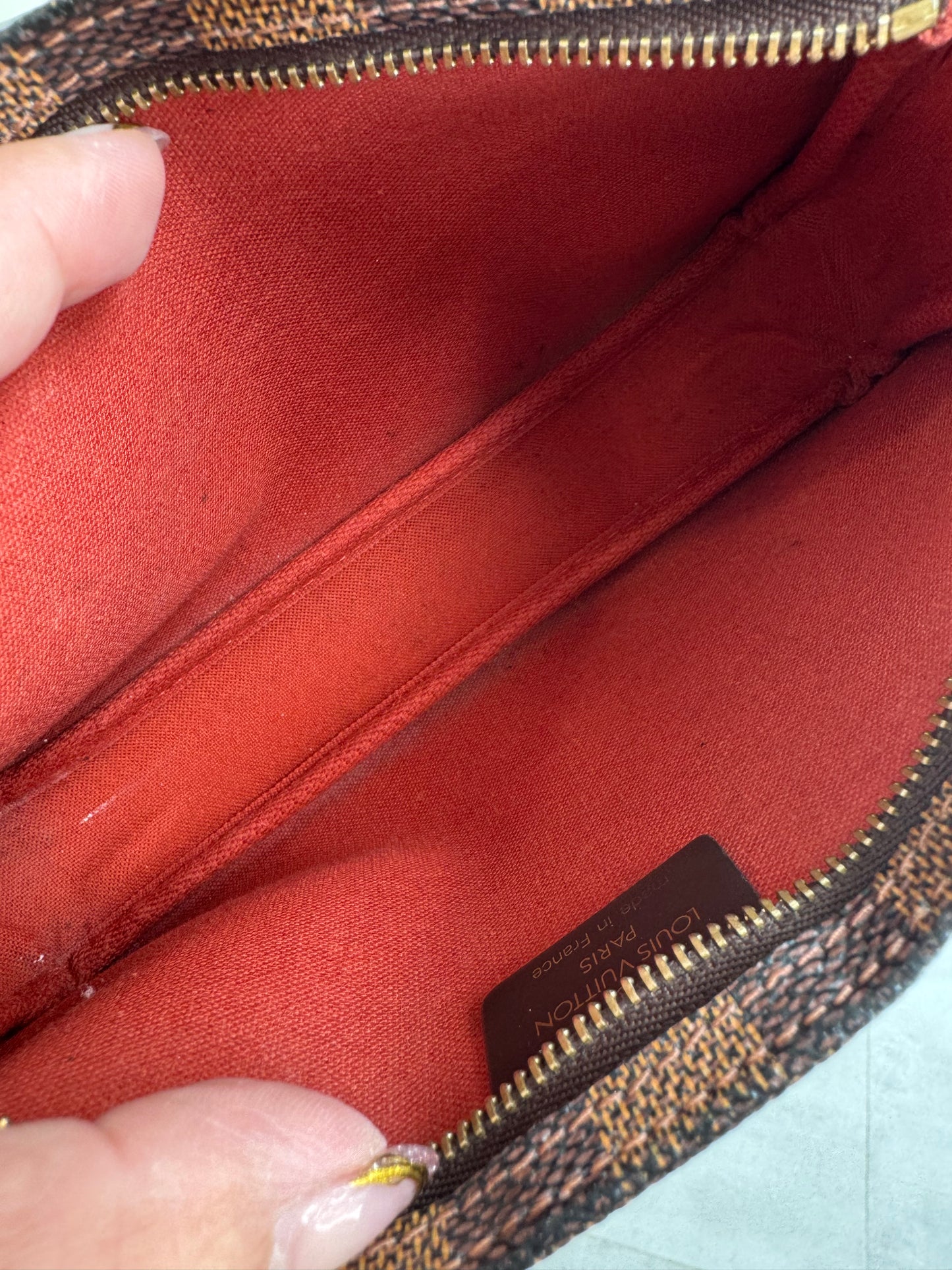 LOUIS VUITTON POCHETTE NAVONA