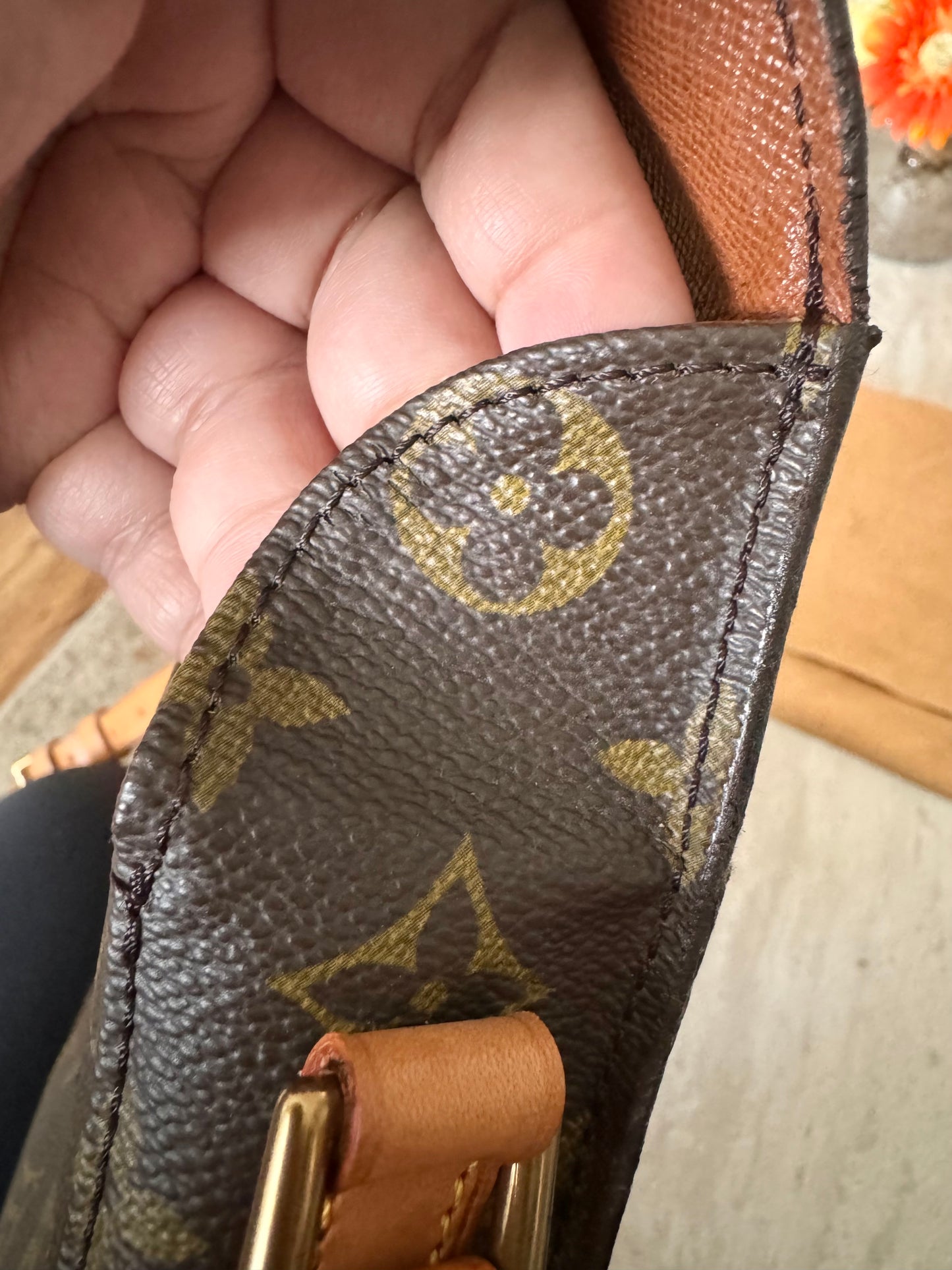 LOUIS VUITTON ST CLOUD MM CROSSBODY BAG