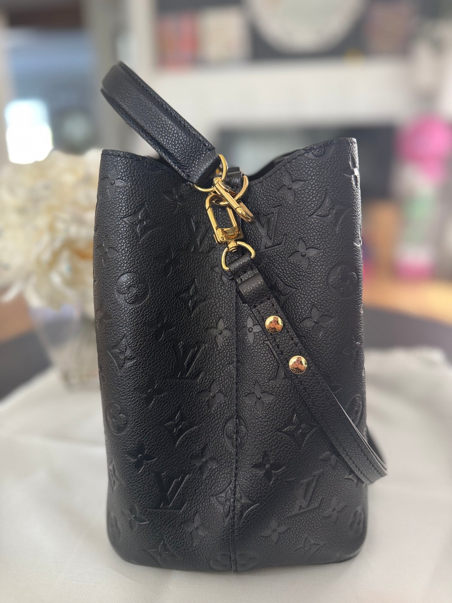 Louis Vuitton Neo Noe Bucket Bag in Empreinte Noir - Microchipped