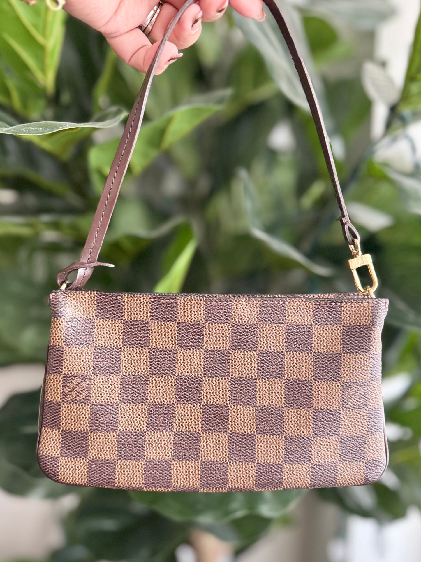 LOUIS VUITTON POCHETTE NAVONA