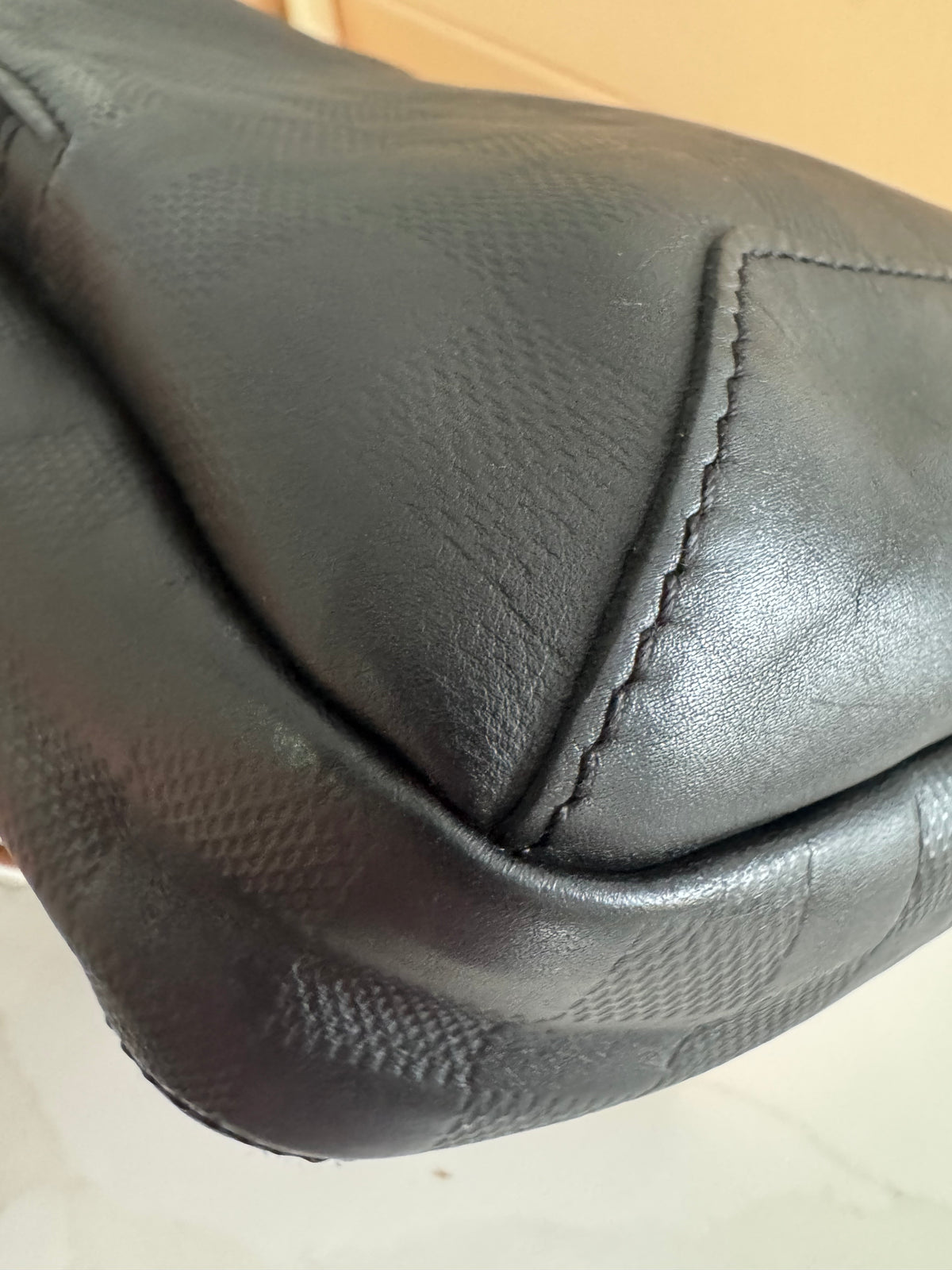 Microchipped Full Set Louis Vuitton Avenue Sling Bag in Onyx Infini Leather