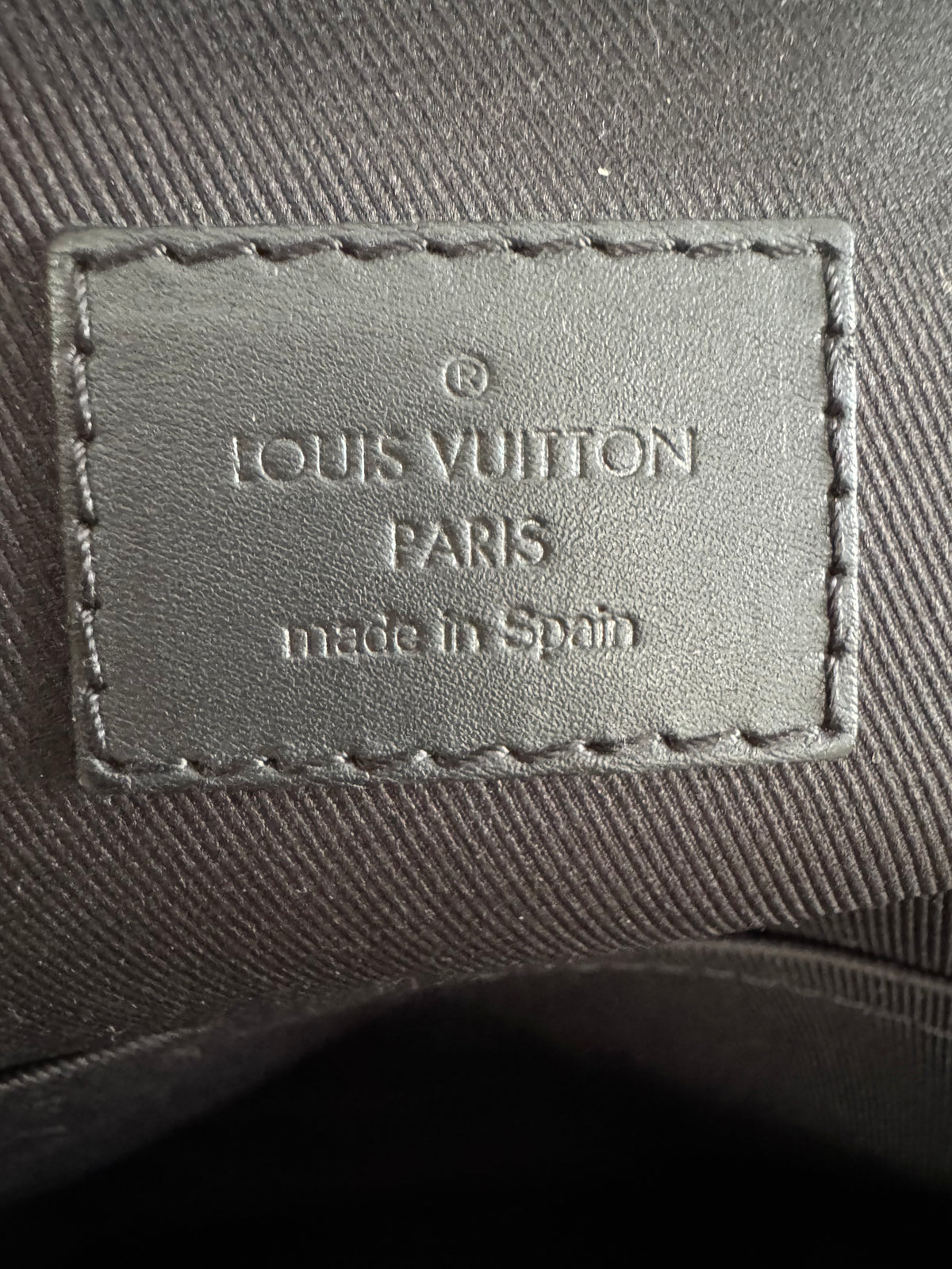 Microchipped Full Set Louis Vuitton Avenue Sling Bag in Onyx Infini Leather